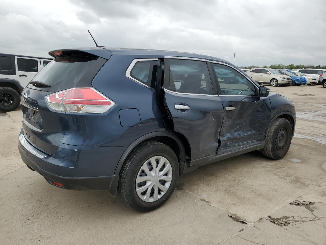 Photo 2 VIN: KNMAT2MT2FP529588 - NISSAN ROGUE 