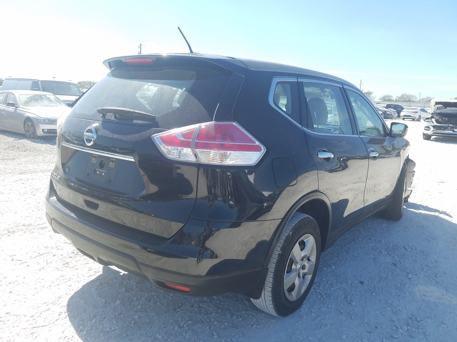 Photo 3 VIN: KNMAT2MT3FP531656 - NISSAN ROGUE S 