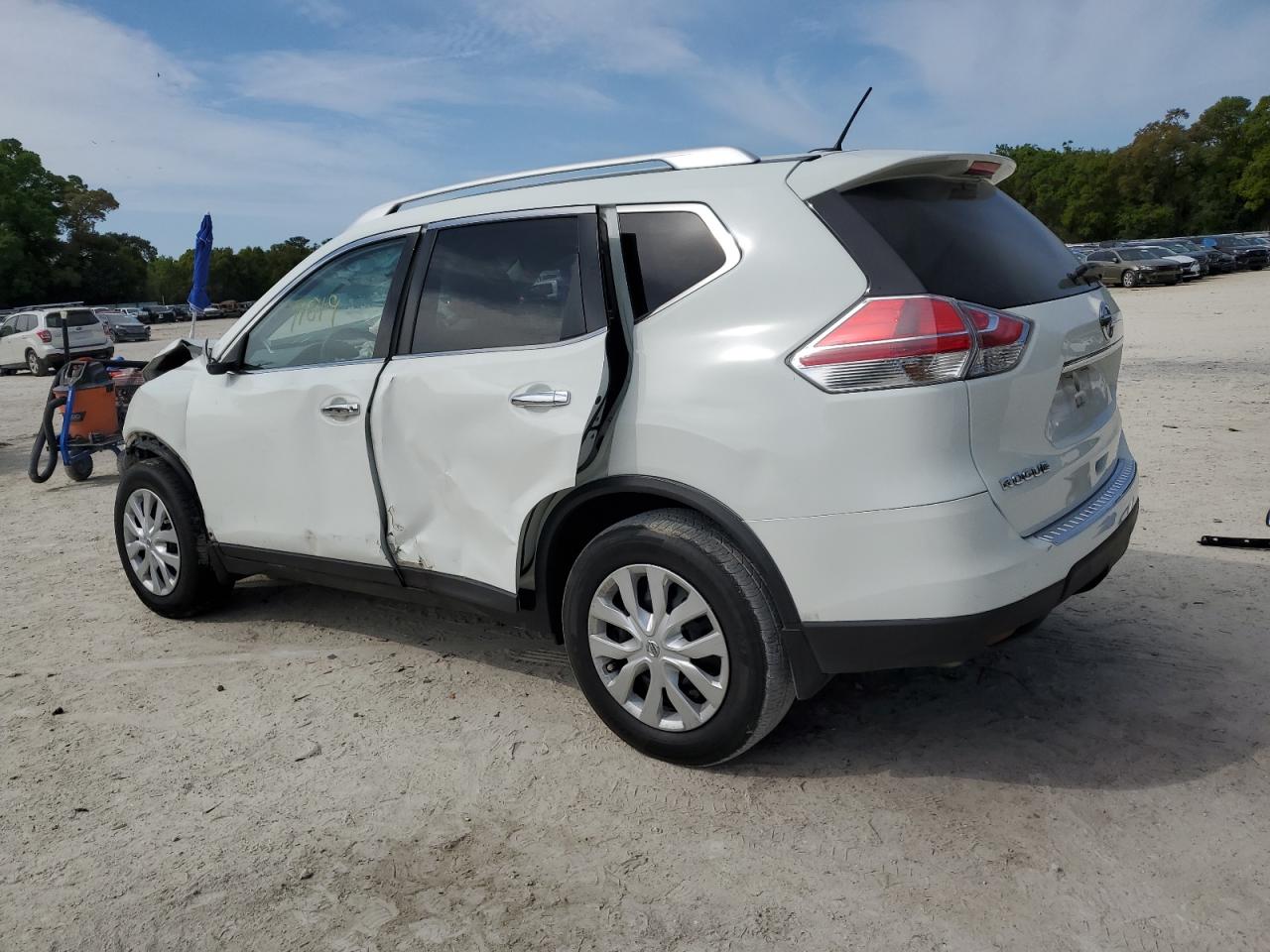 Photo 1 VIN: KNMAT2MT4GP632710 - NISSAN ROGUE 