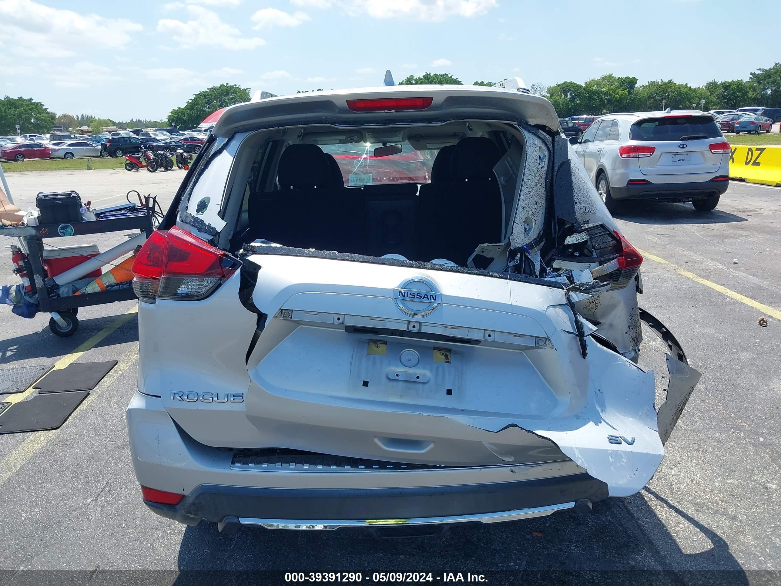 Photo 5 VIN: KNMAT2MT4JP617471 - NISSAN ROGUE 