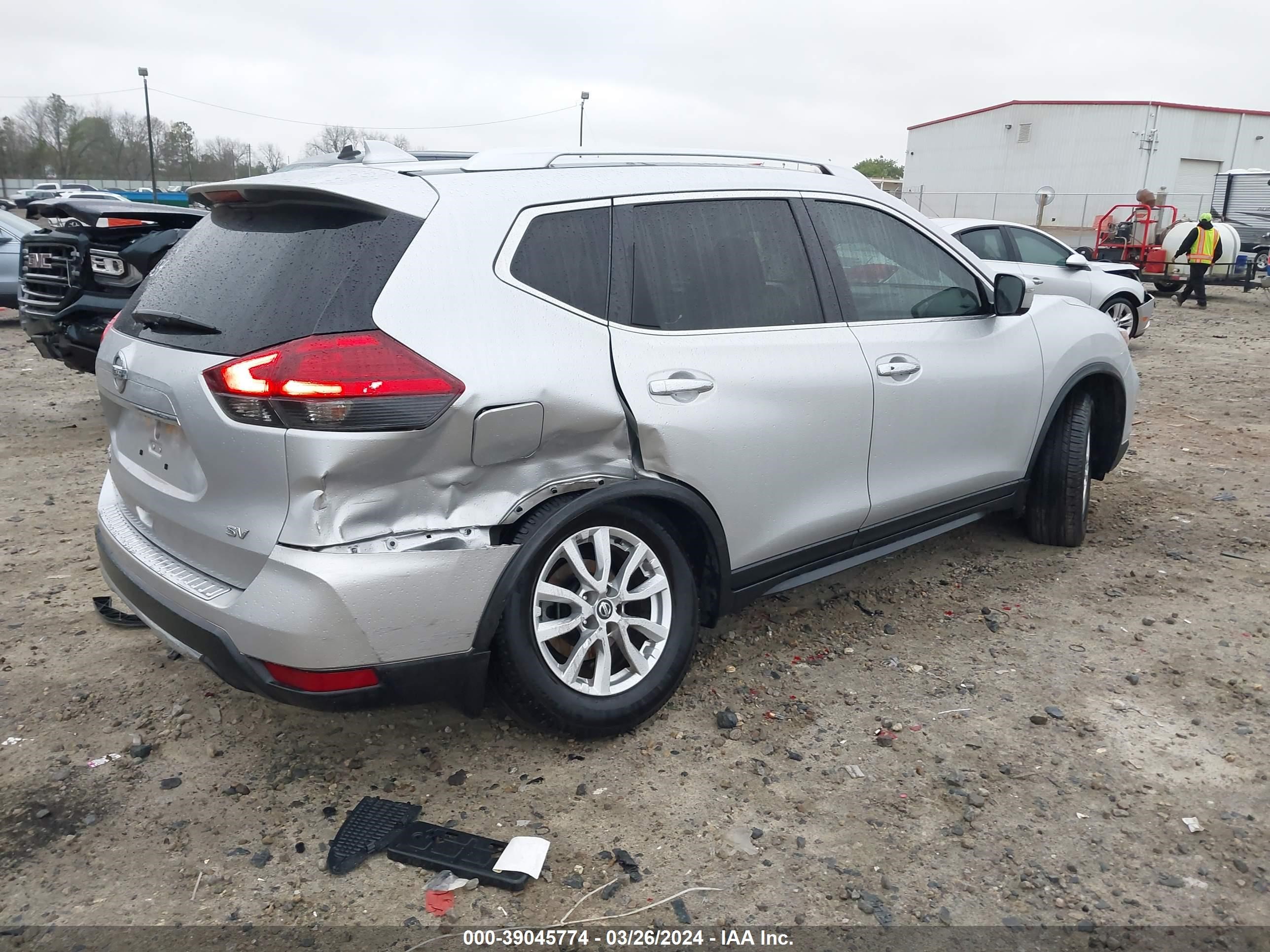 Photo 3 VIN: KNMAT2MT5HP603654 - NISSAN ROGUE 