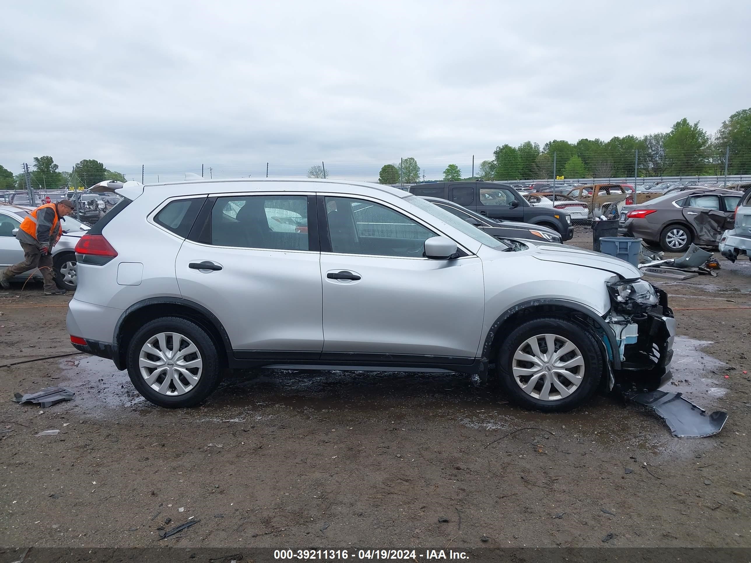 Photo 12 VIN: KNMAT2MT5JP599501 - NISSAN ROGUE 