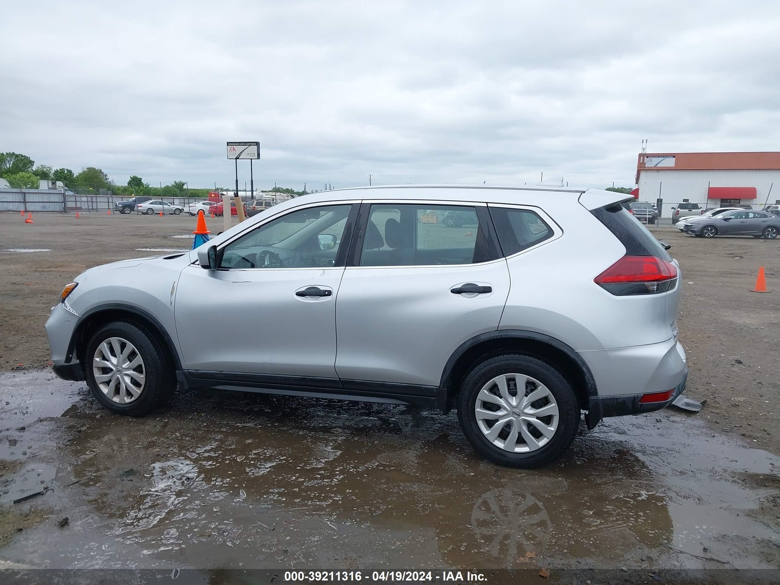 Photo 13 VIN: KNMAT2MT5JP599501 - NISSAN ROGUE 