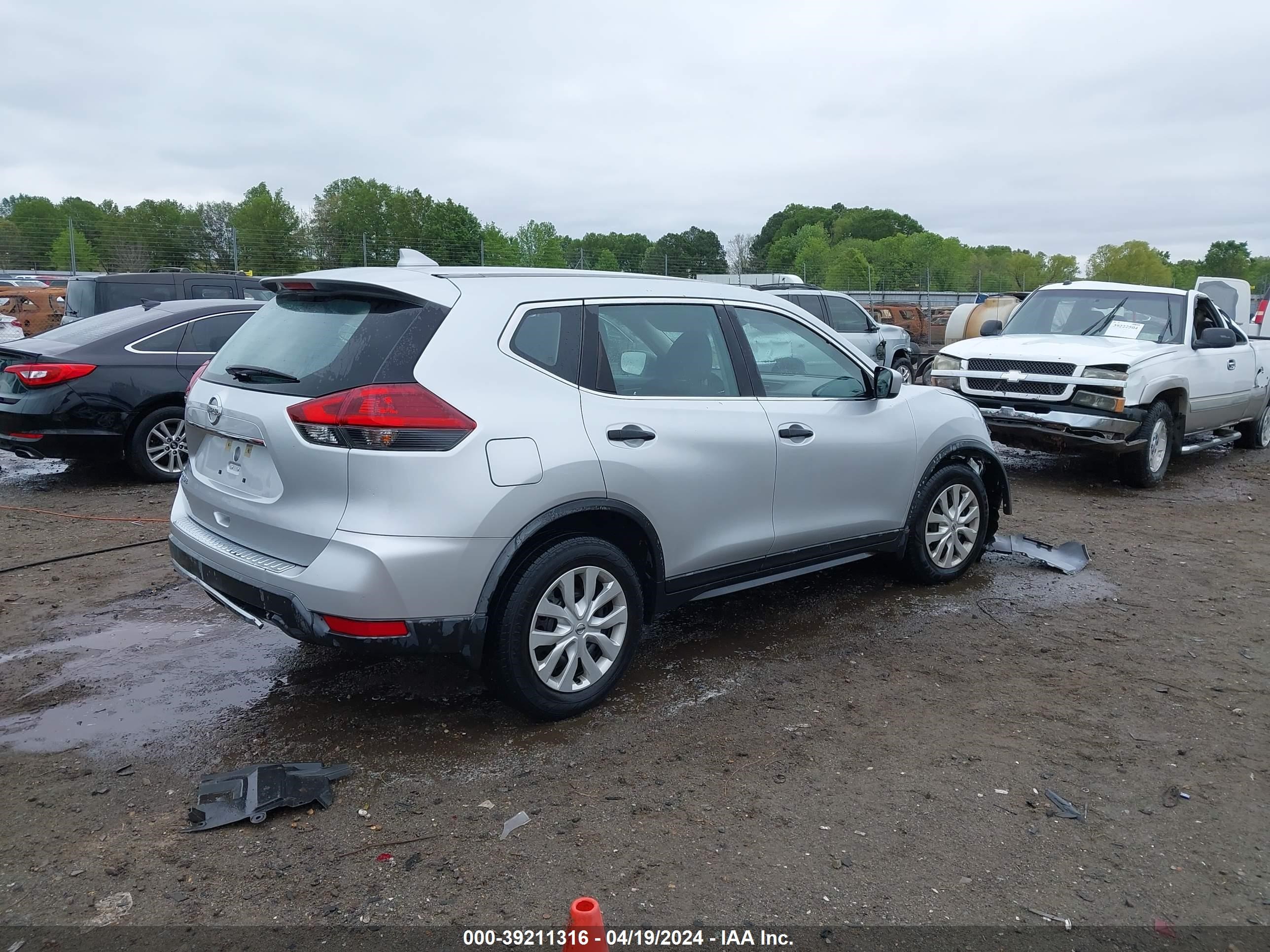 Photo 3 VIN: KNMAT2MT5JP599501 - NISSAN ROGUE 