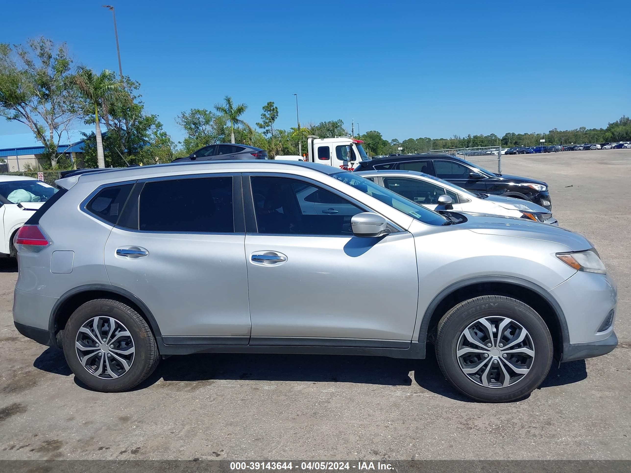 Photo 13 VIN: KNMAT2MT6FP541727 - NISSAN ROGUE 