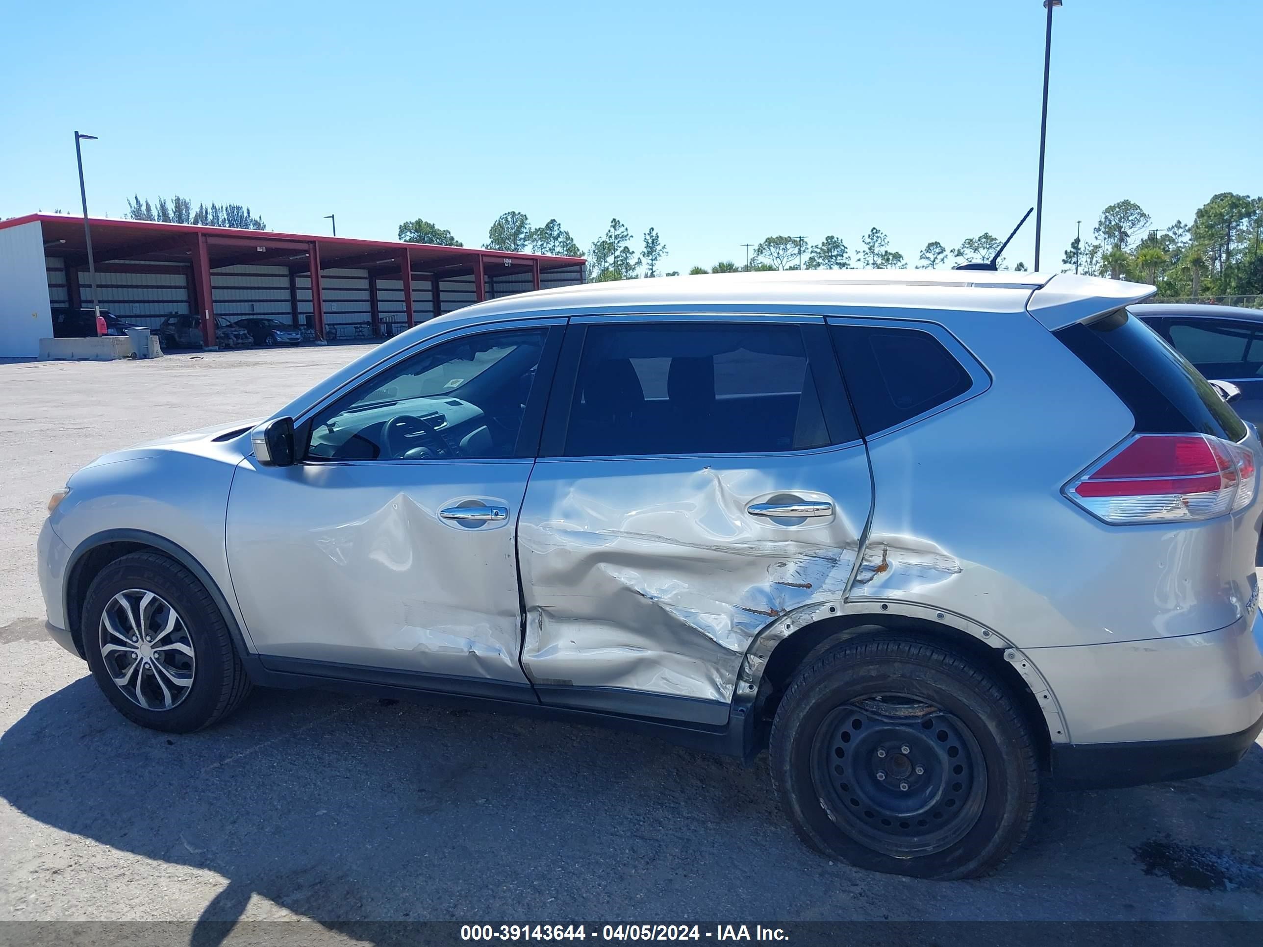 Photo 14 VIN: KNMAT2MT6FP541727 - NISSAN ROGUE 