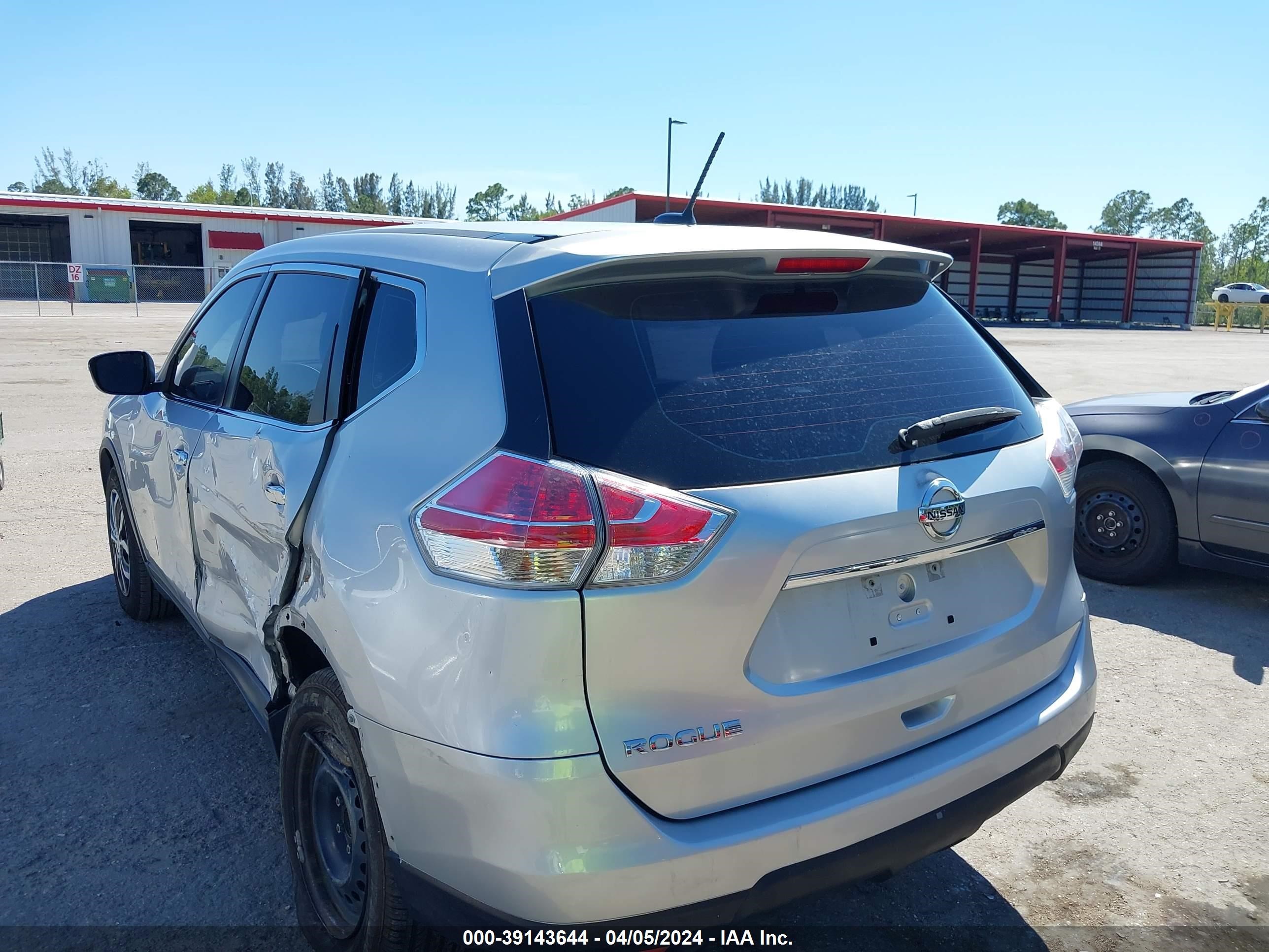 Photo 2 VIN: KNMAT2MT6FP541727 - NISSAN ROGUE 