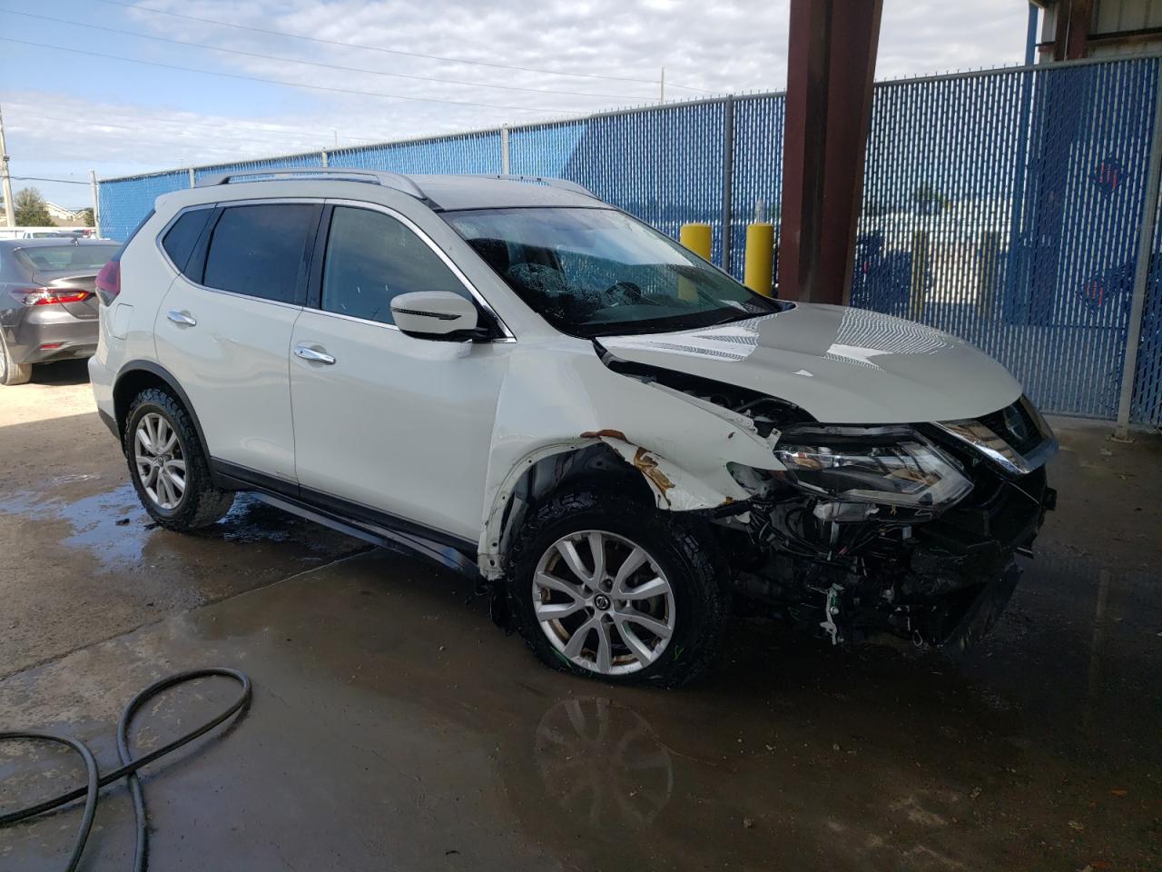 Photo 3 VIN: KNMAT2MT6JP565129 - NISSAN ROGUE 