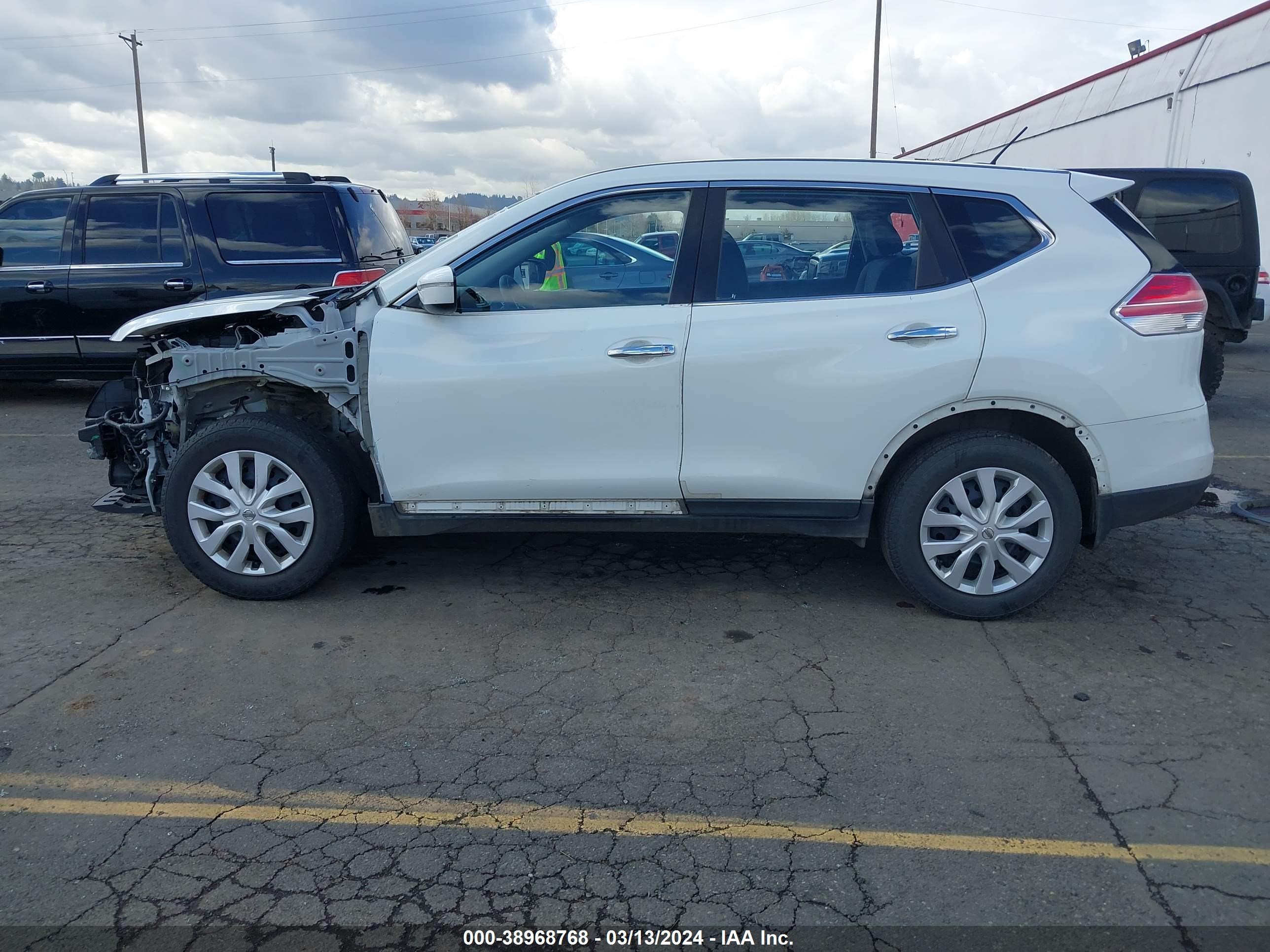 Photo 14 VIN: KNMAT2MT7FP589348 - NISSAN ROGUE 