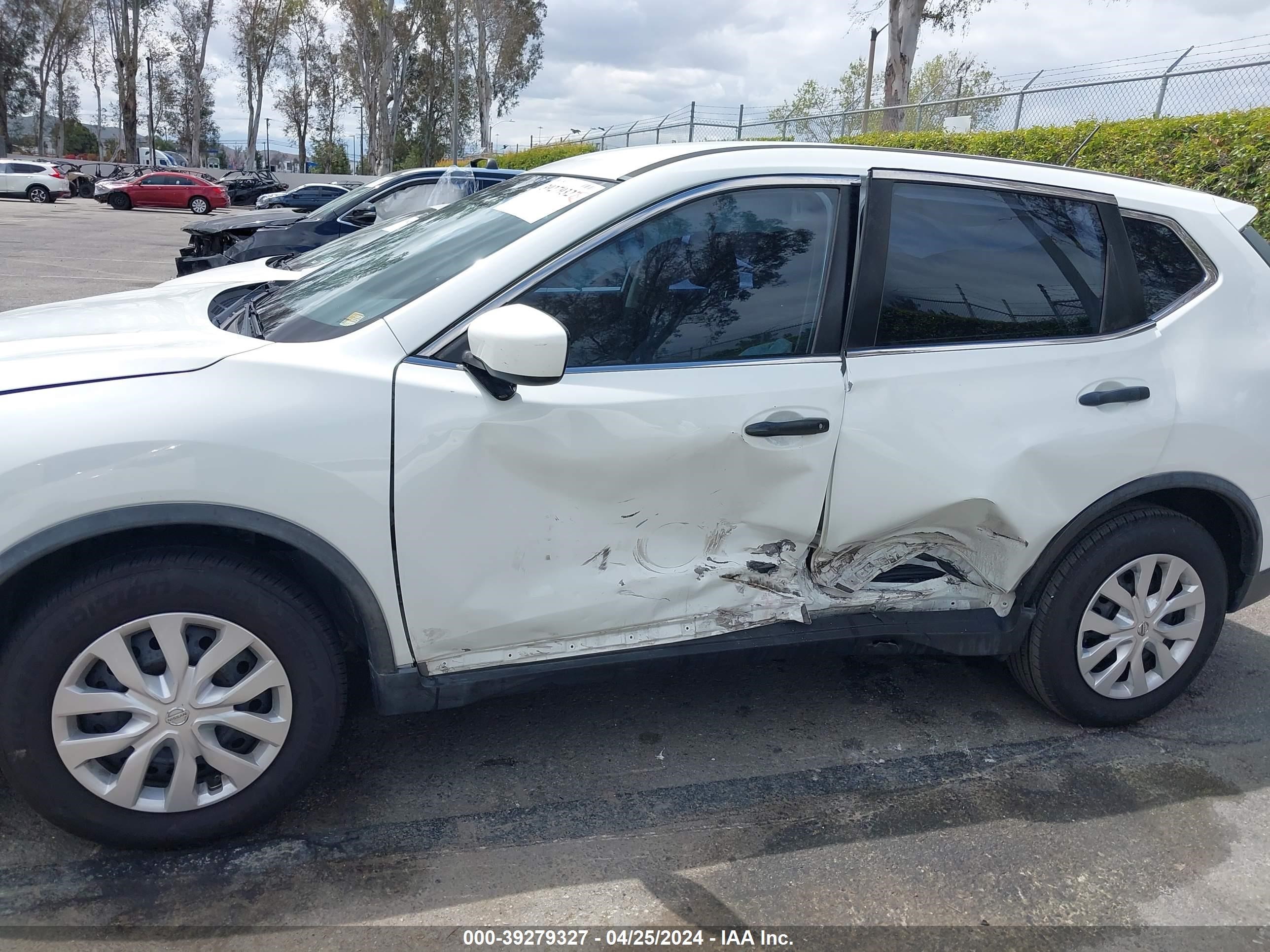 Photo 13 VIN: KNMAT2MT7GP593627 - NISSAN ROGUE 