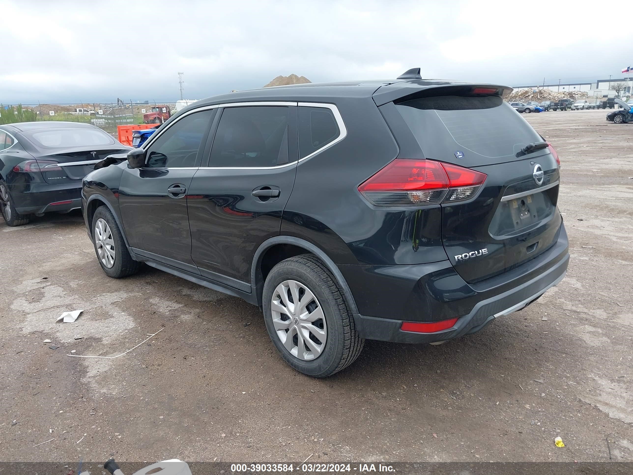 Photo 2 VIN: KNMAT2MT7JP517221 - NISSAN ROGUE 