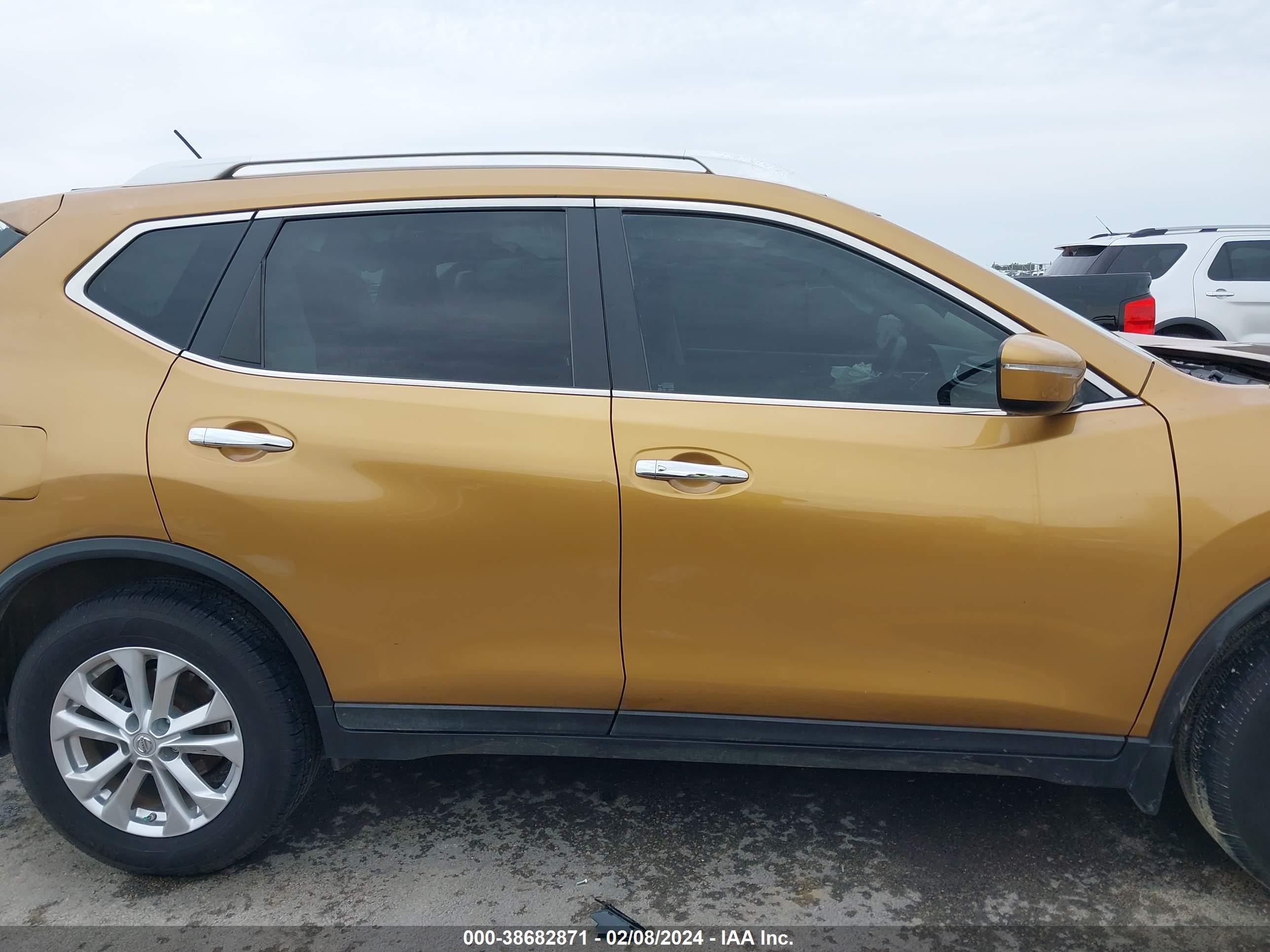 Photo 13 VIN: KNMAT2MT8FP505828 - NISSAN ROGUE 