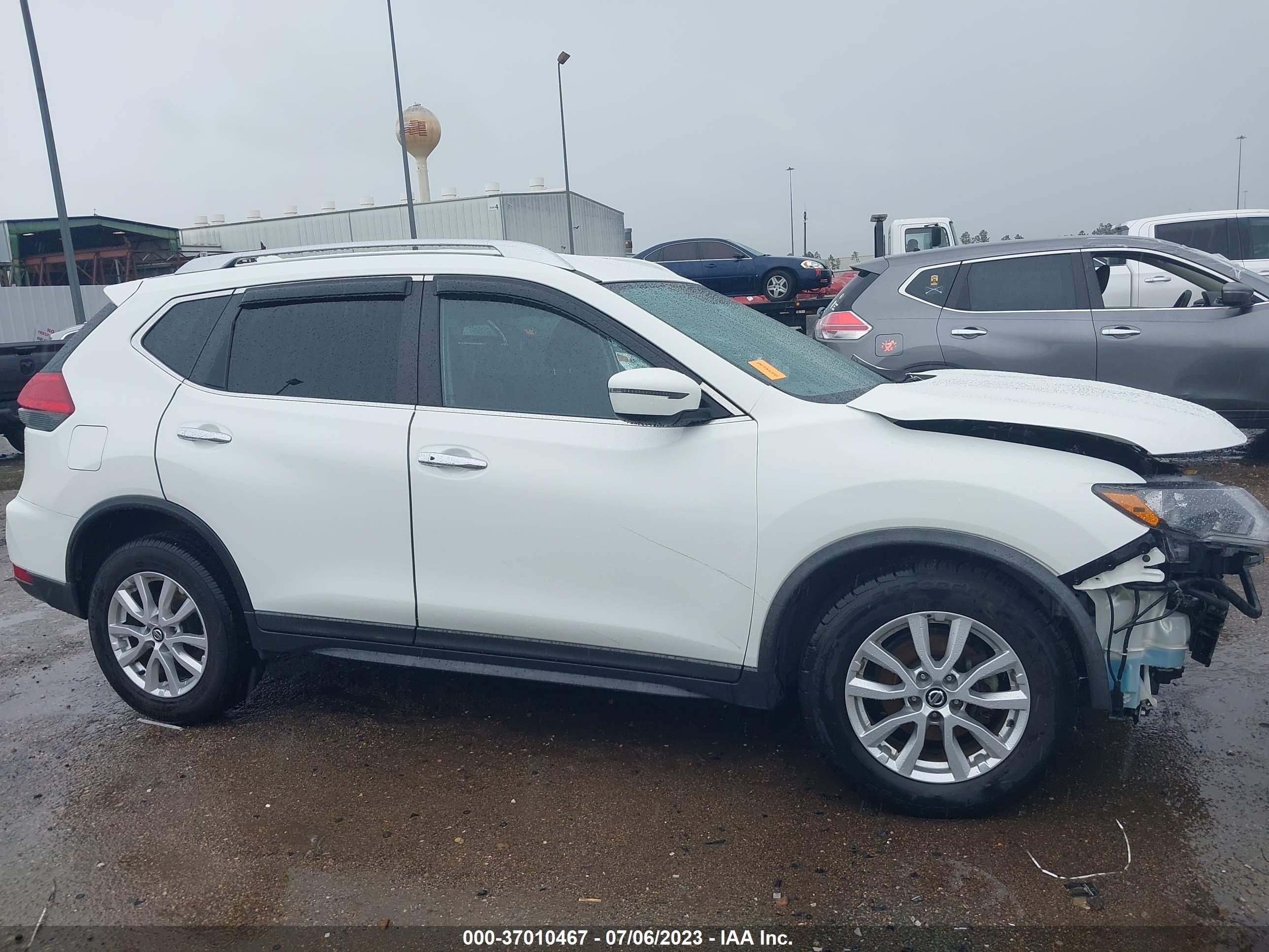 Photo 11 VIN: KNMAT2MT8HP602269 - NISSAN ROGUE 