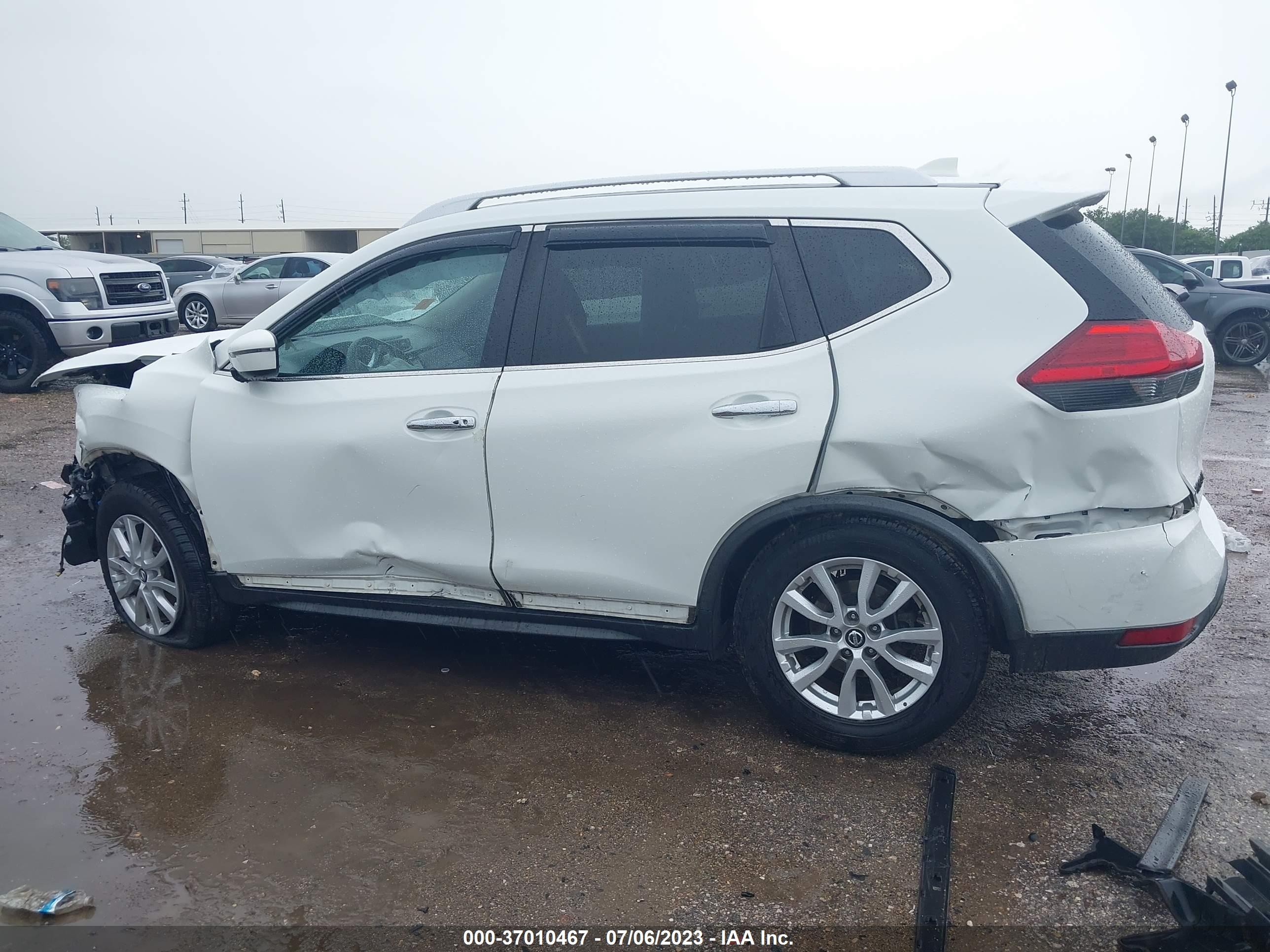 Photo 12 VIN: KNMAT2MT8HP602269 - NISSAN ROGUE 