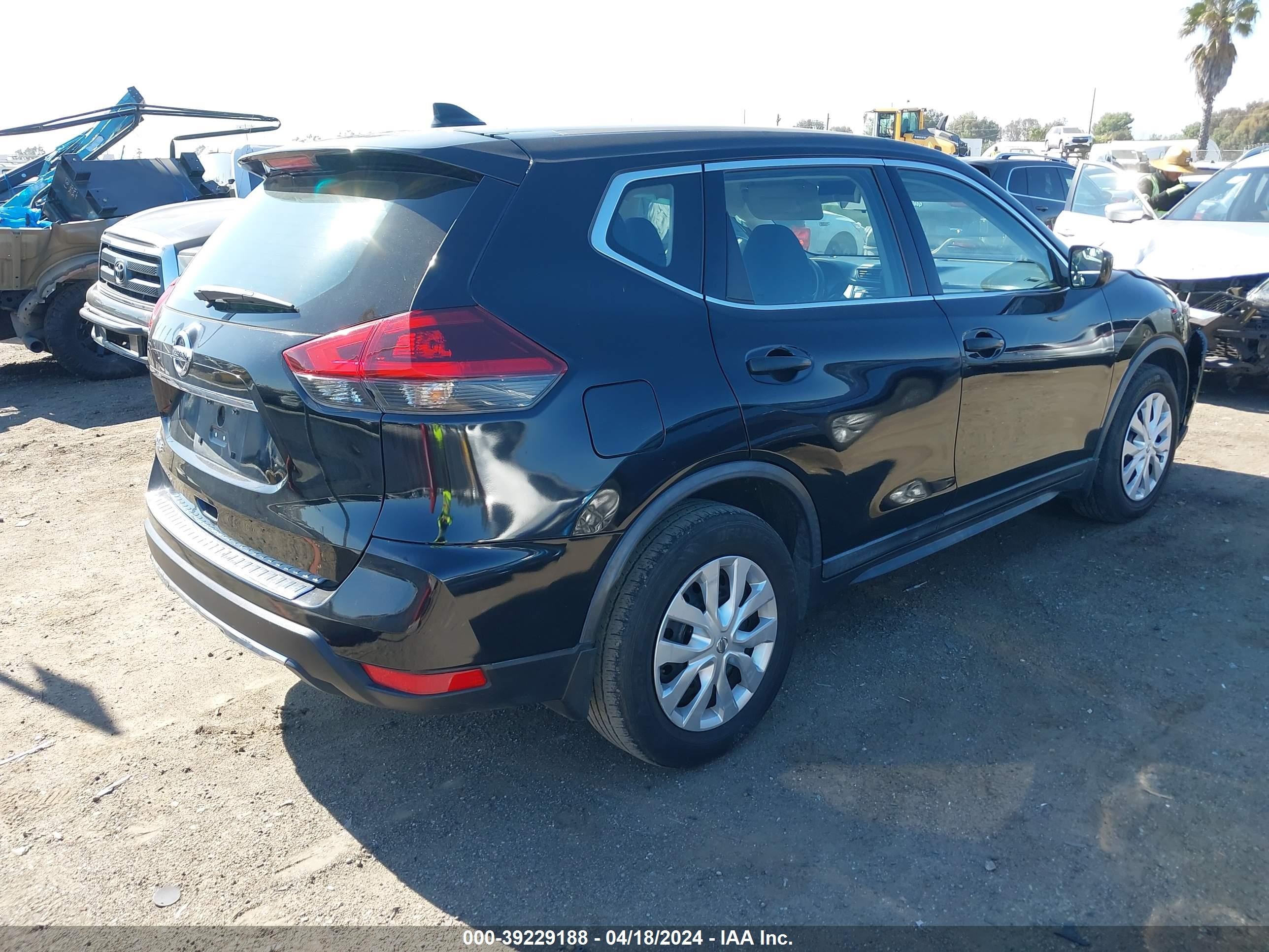 Photo 3 VIN: KNMAT2MT8JP548123 - NISSAN ROGUE 