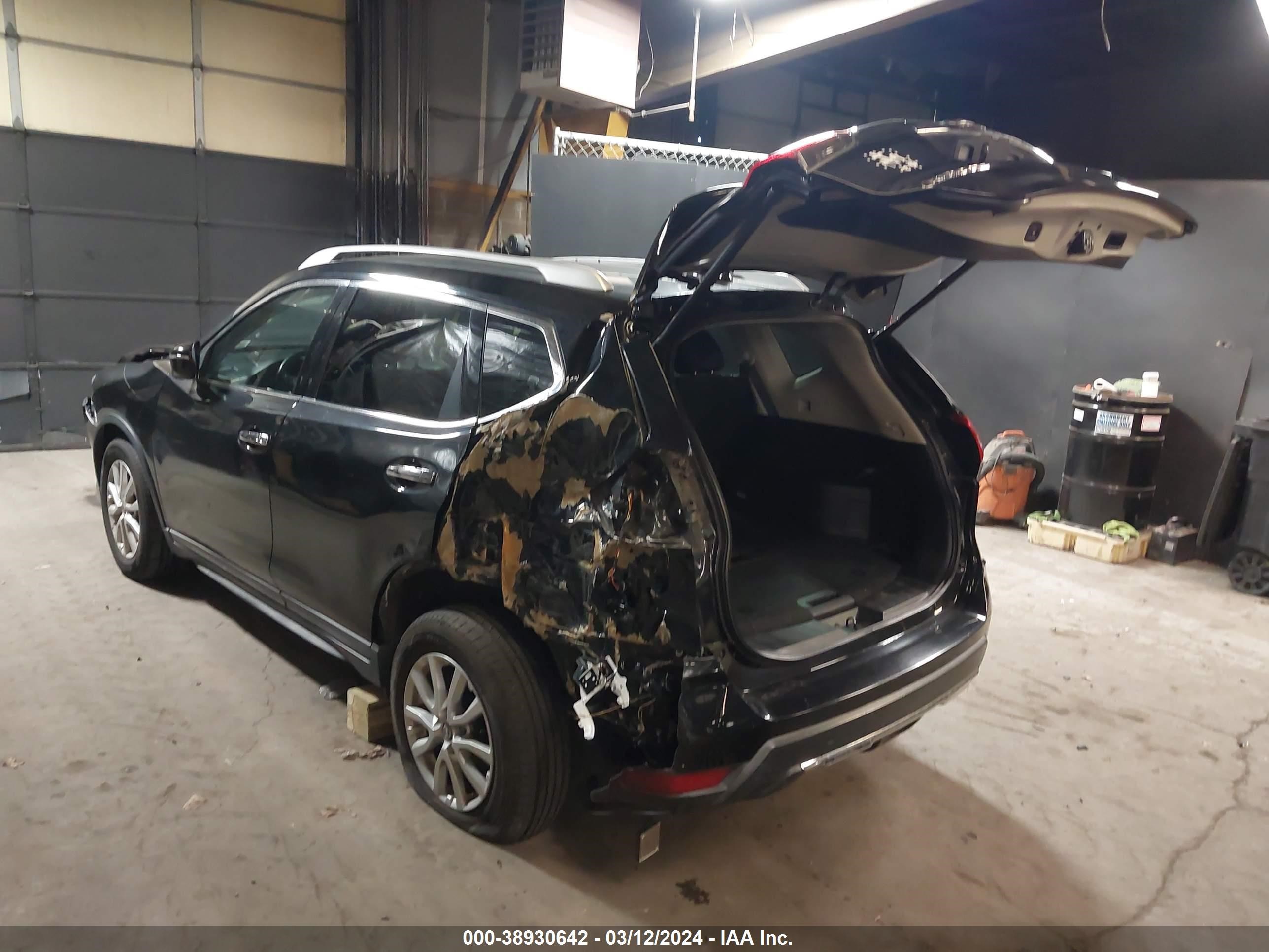 Photo 2 VIN: KNMAT2MT9JP535011 - NISSAN ROGUE 