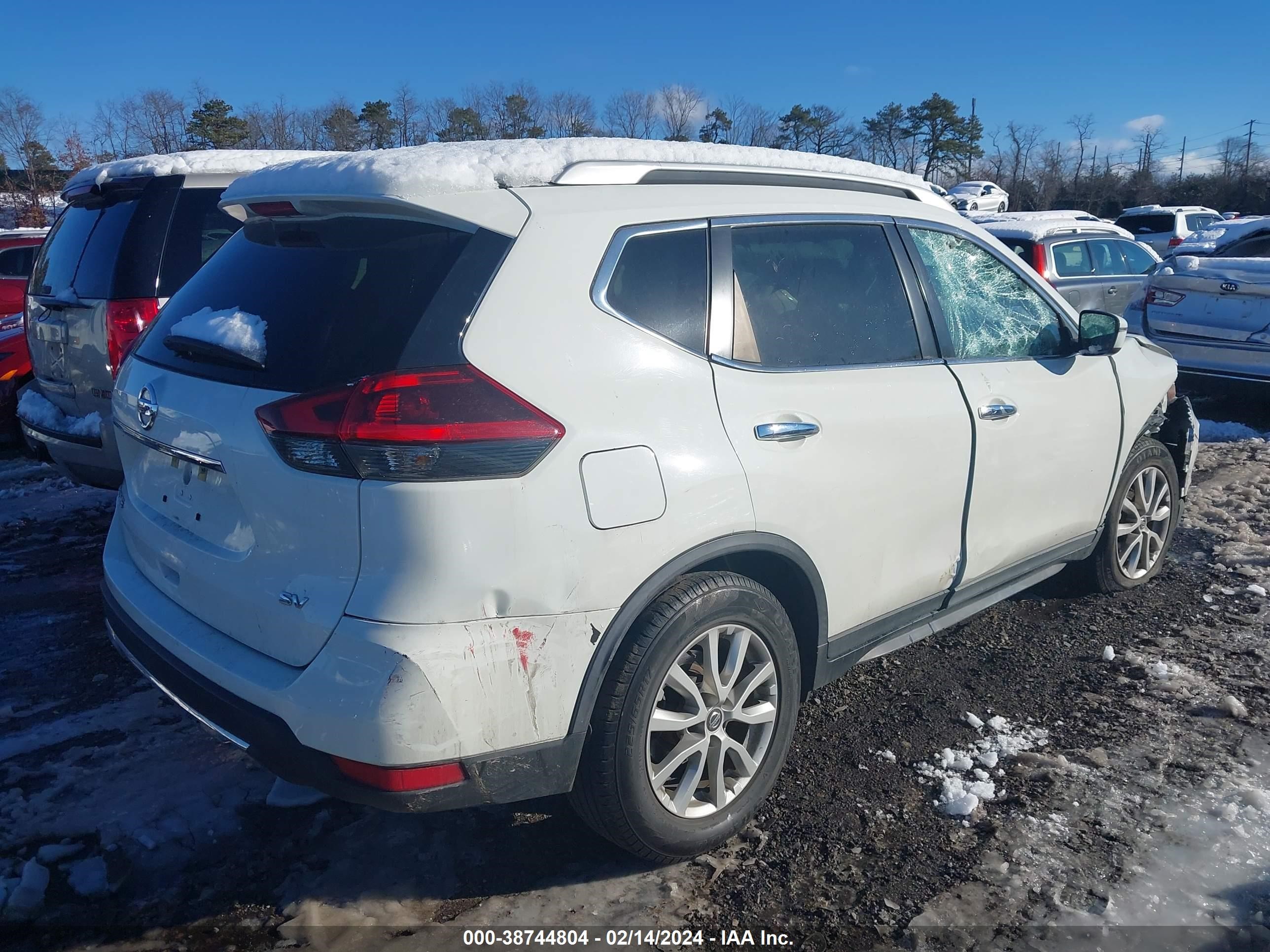 Photo 3 VIN: KNMAT2MT9JP589568 - NISSAN ROGUE 