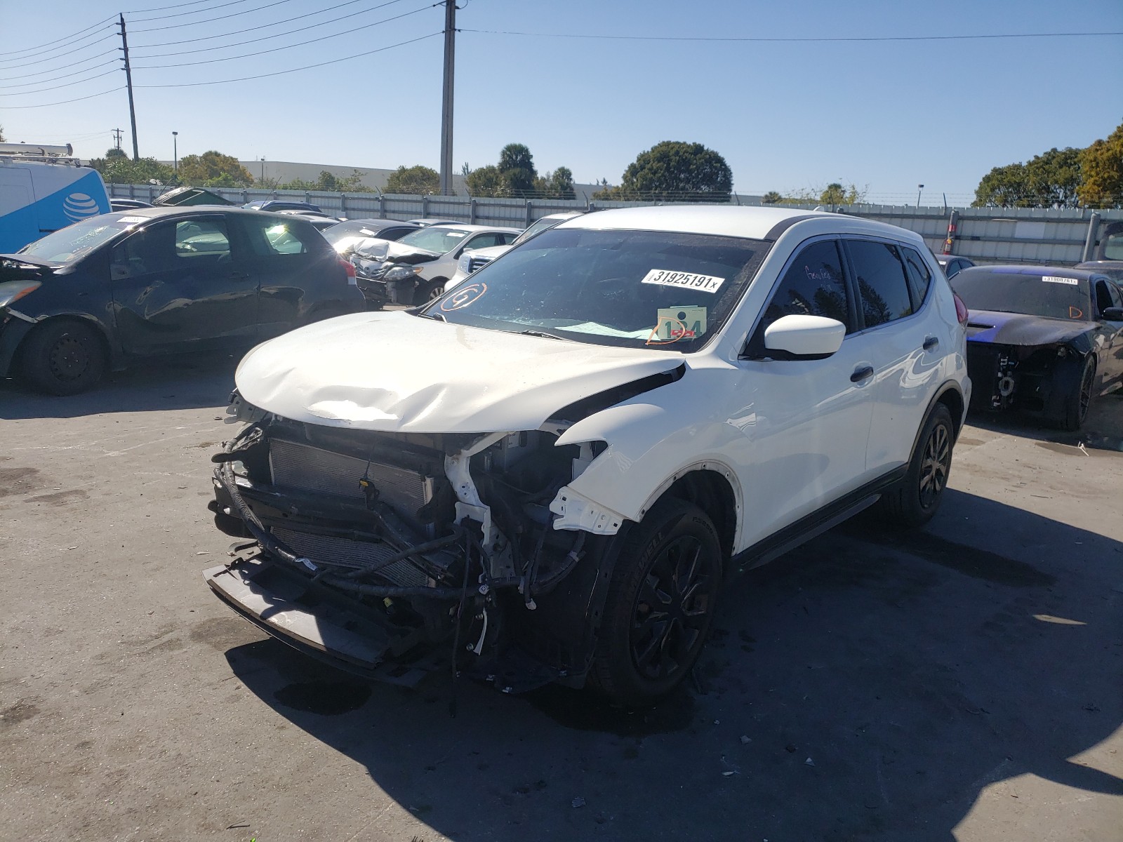 Photo 1 VIN: KNMAT2MTXHP530944 - NISSAN ROGUE 