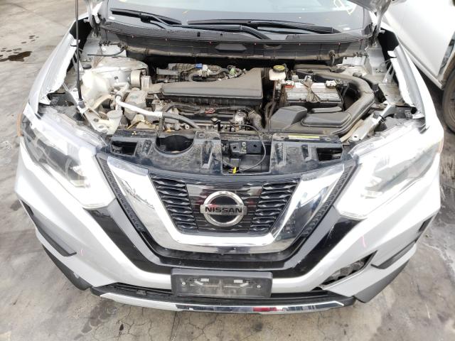 Photo 6 VIN: KNMAT2MTXHP585135 - NISSAN ROGUE 