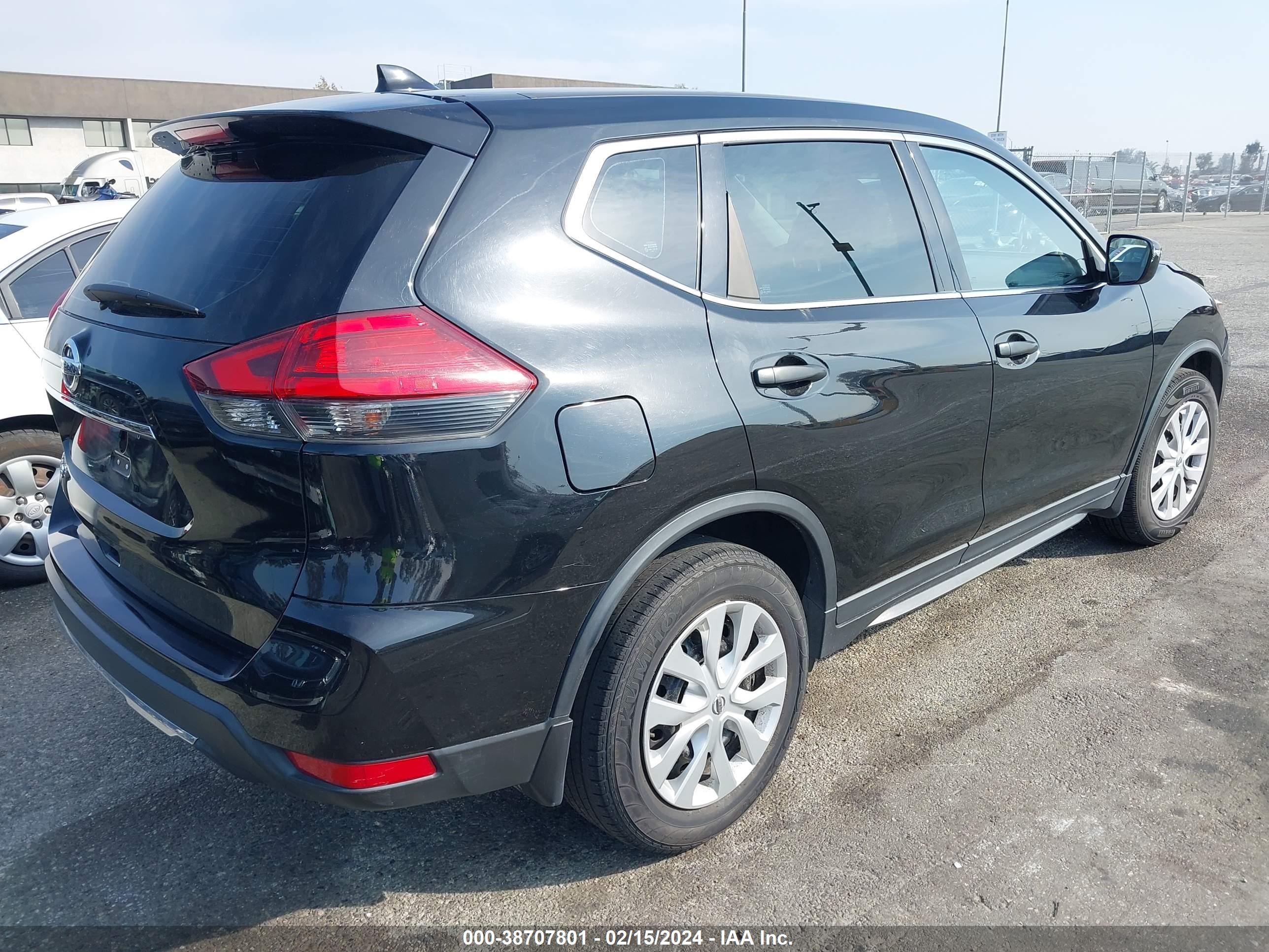 Photo 3 VIN: KNMAT2MTXHP599939 - NISSAN ROGUE 