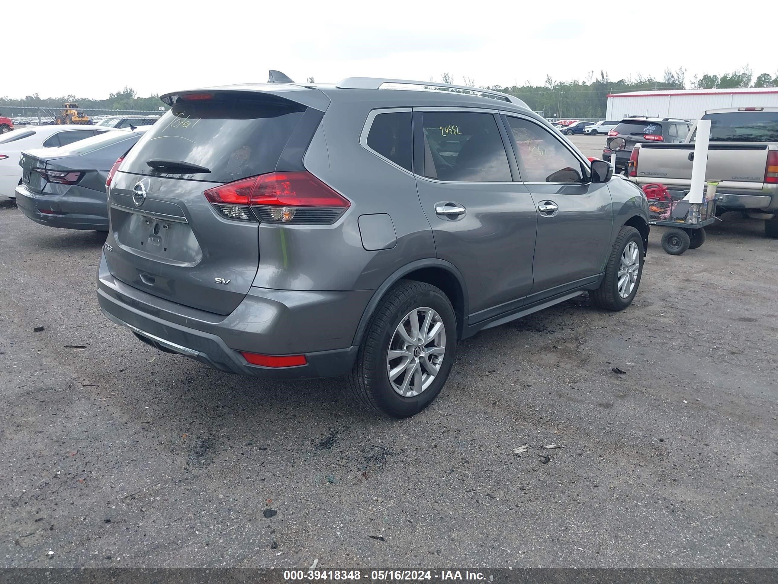 Photo 3 VIN: KNMAT2MTXJP503586 - NISSAN ROGUE 