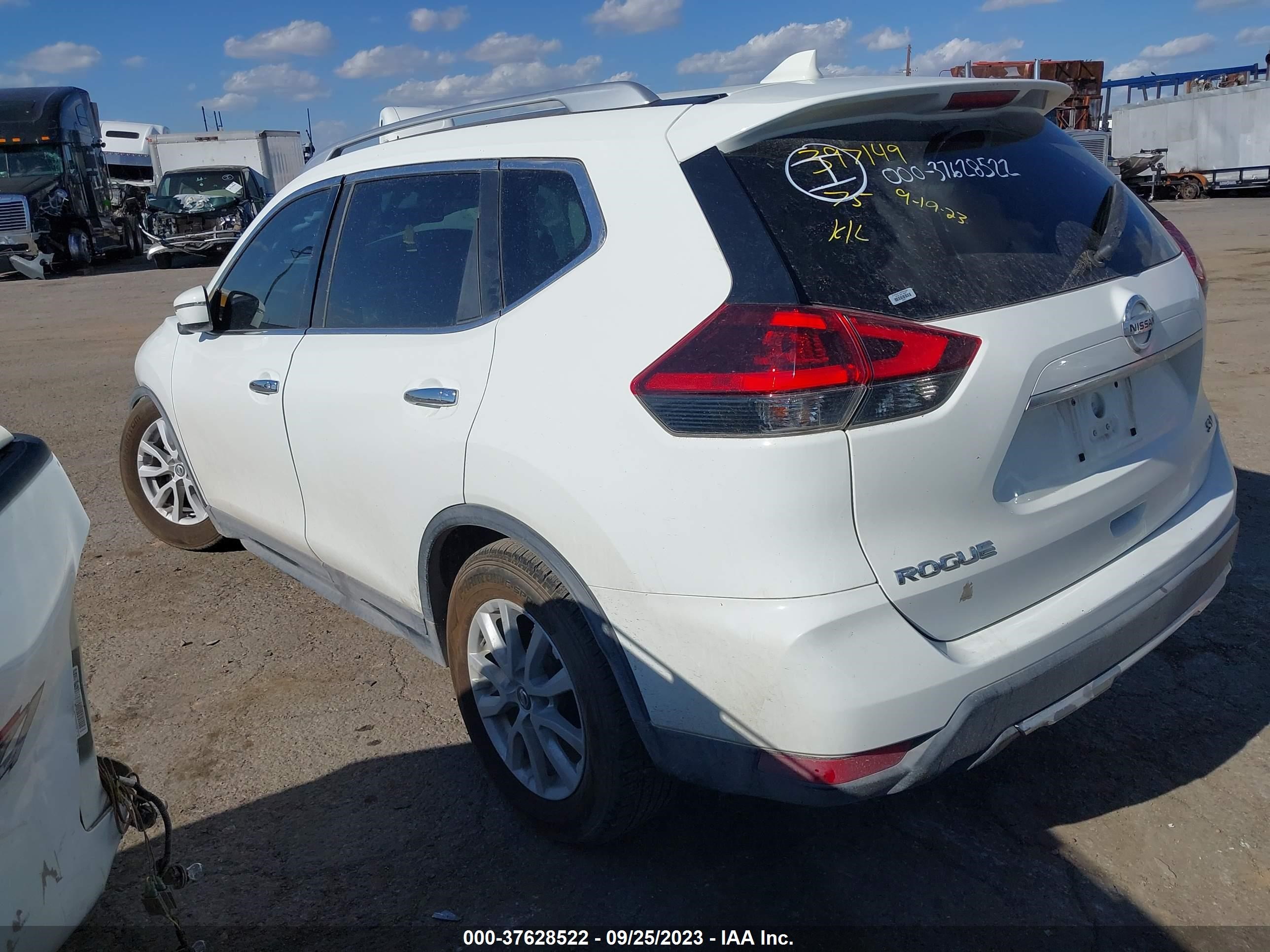 Photo 2 VIN: KNMAT2MTXJP525264 - NISSAN ROGUE 