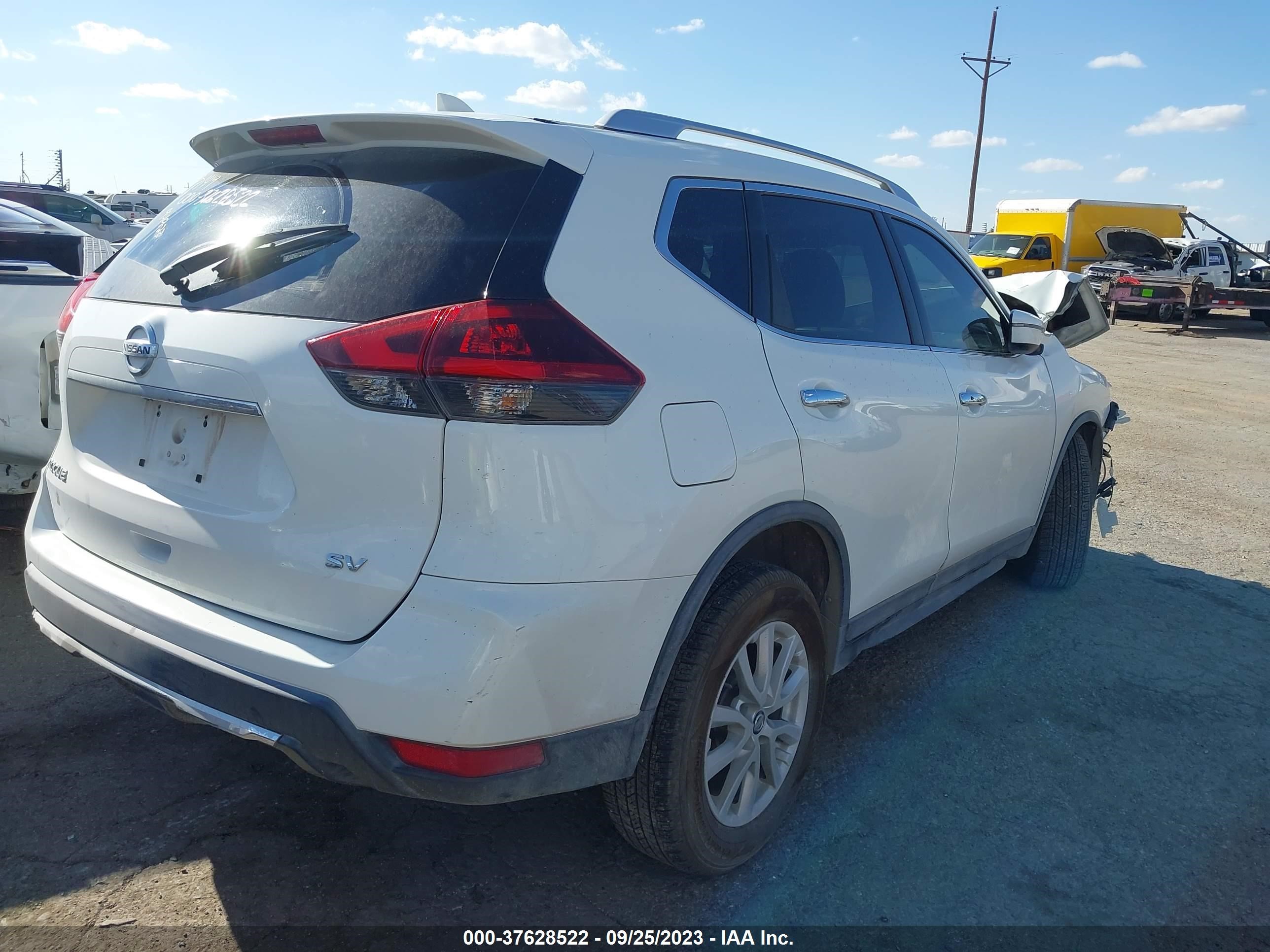 Photo 3 VIN: KNMAT2MTXJP525264 - NISSAN ROGUE 