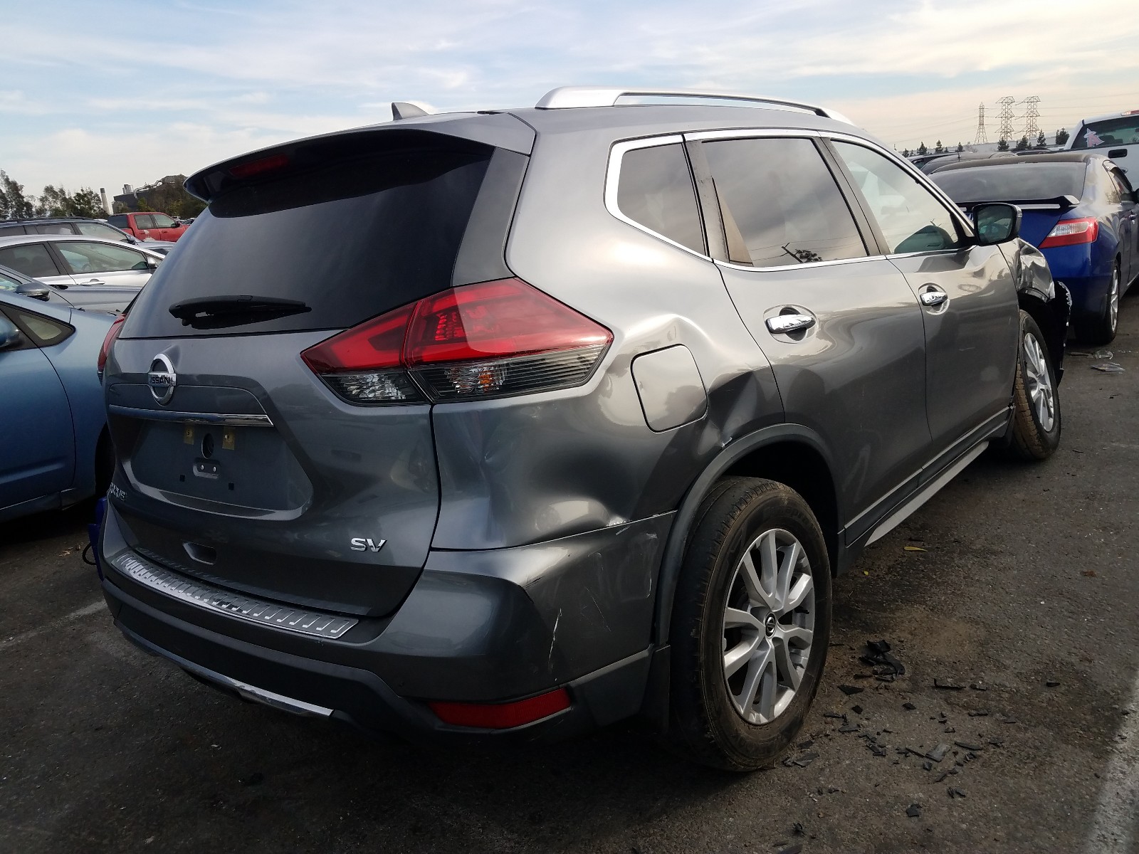 Photo 3 VIN: KNMAT2MTXJP596335 - NISSAN ROGUE 