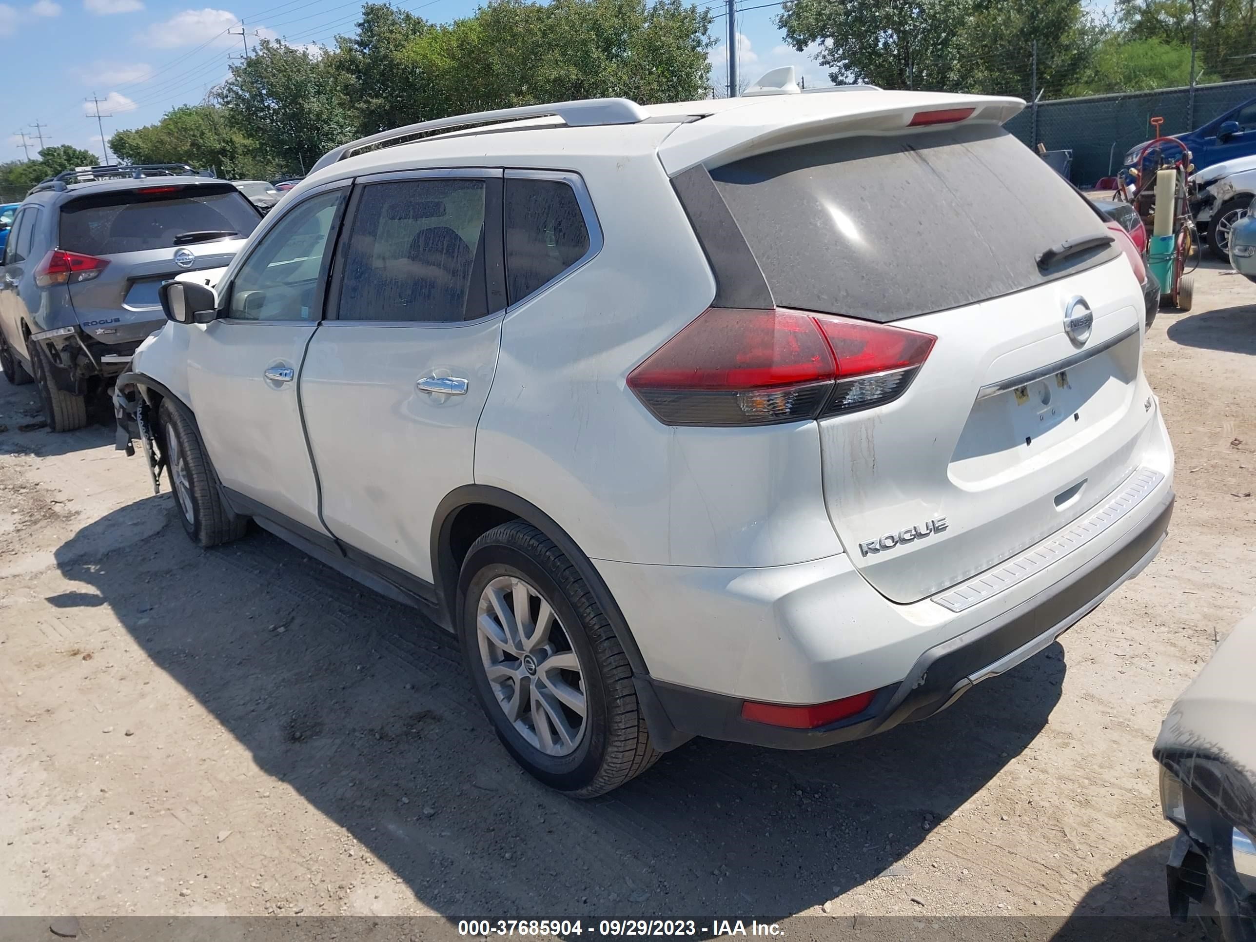 Photo 2 VIN: KNMAT2MTXJP605941 - NISSAN ROGUE 