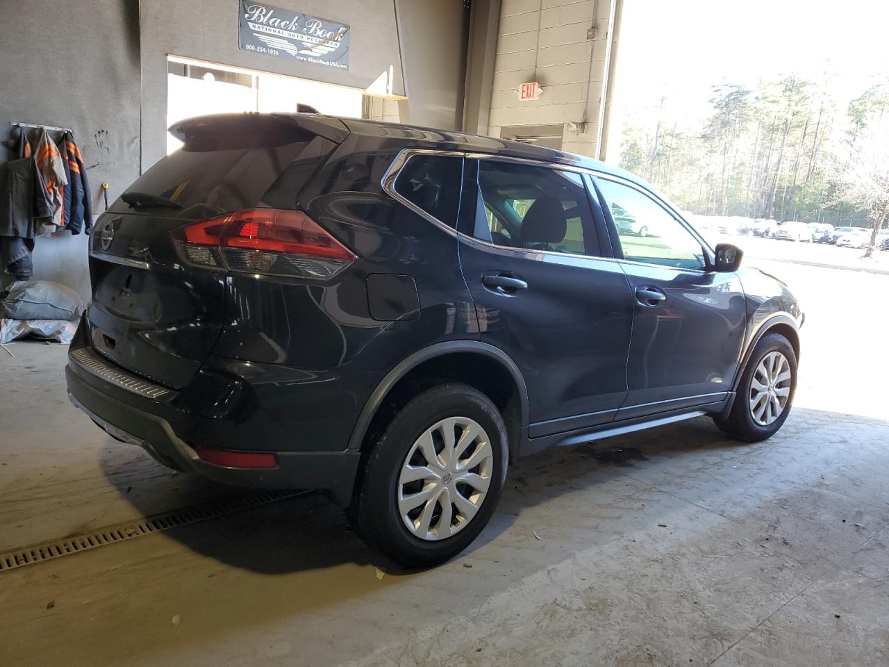 Photo 2 VIN: KNMAT2MTXJP610461 - NISSAN ROGUE 