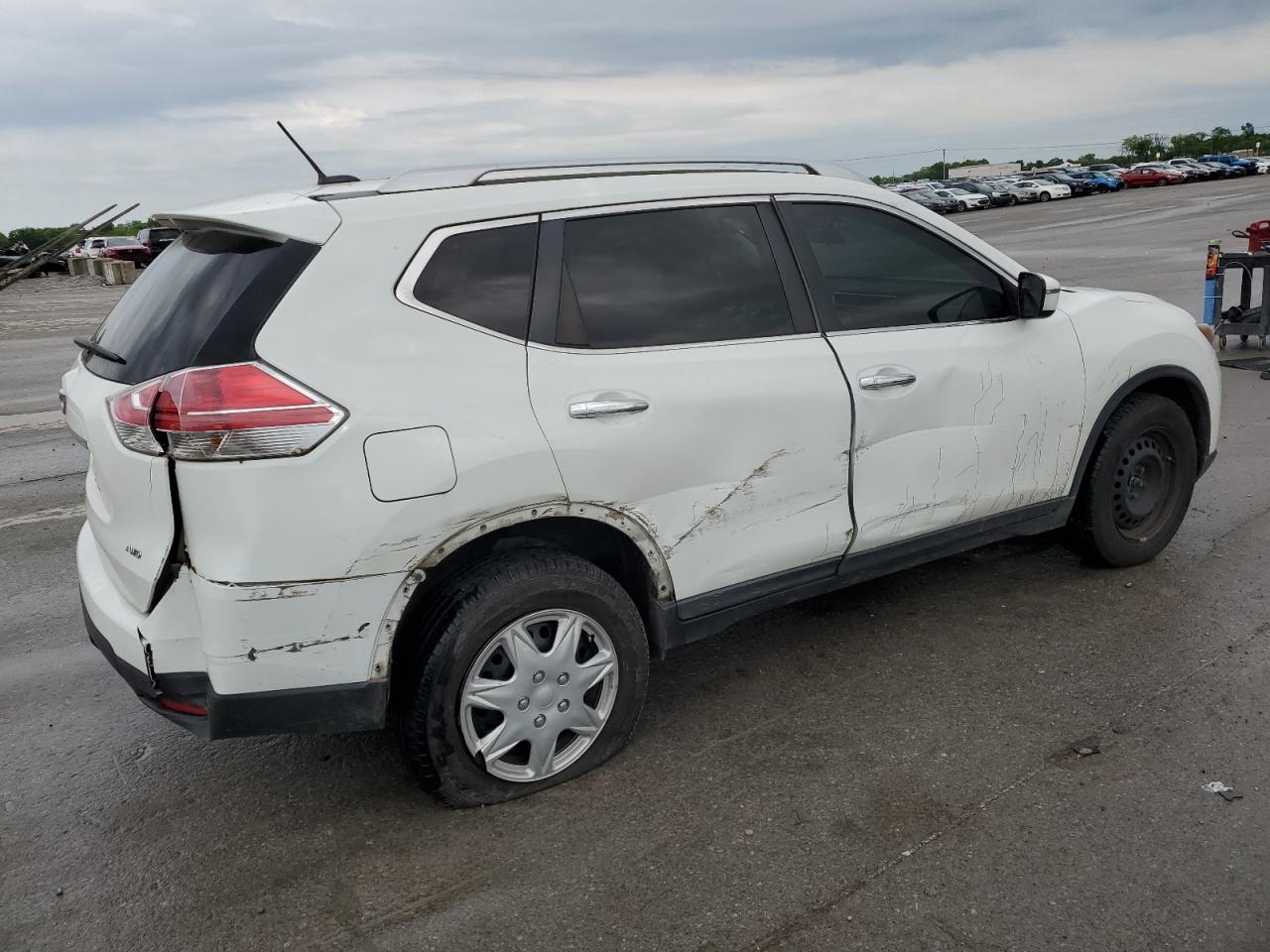 Photo 2 VIN: KNMAT2MV0GP633404 - NISSAN ROGUE 