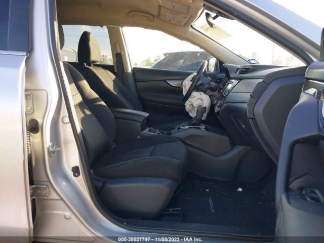 Photo 4 VIN: KNMAT2MV0KP503101 - NISSAN ROGUE 