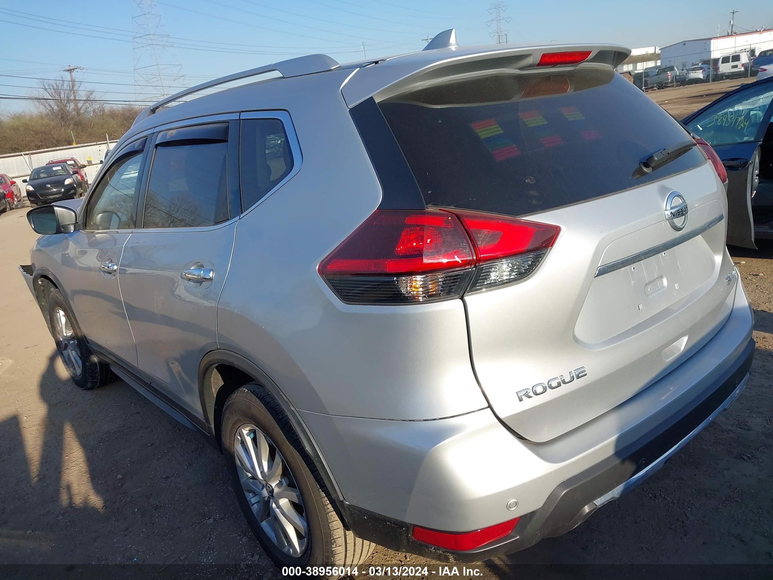 Photo 2 VIN: KNMAT2MV0KP504197 - NISSAN ROGUE 