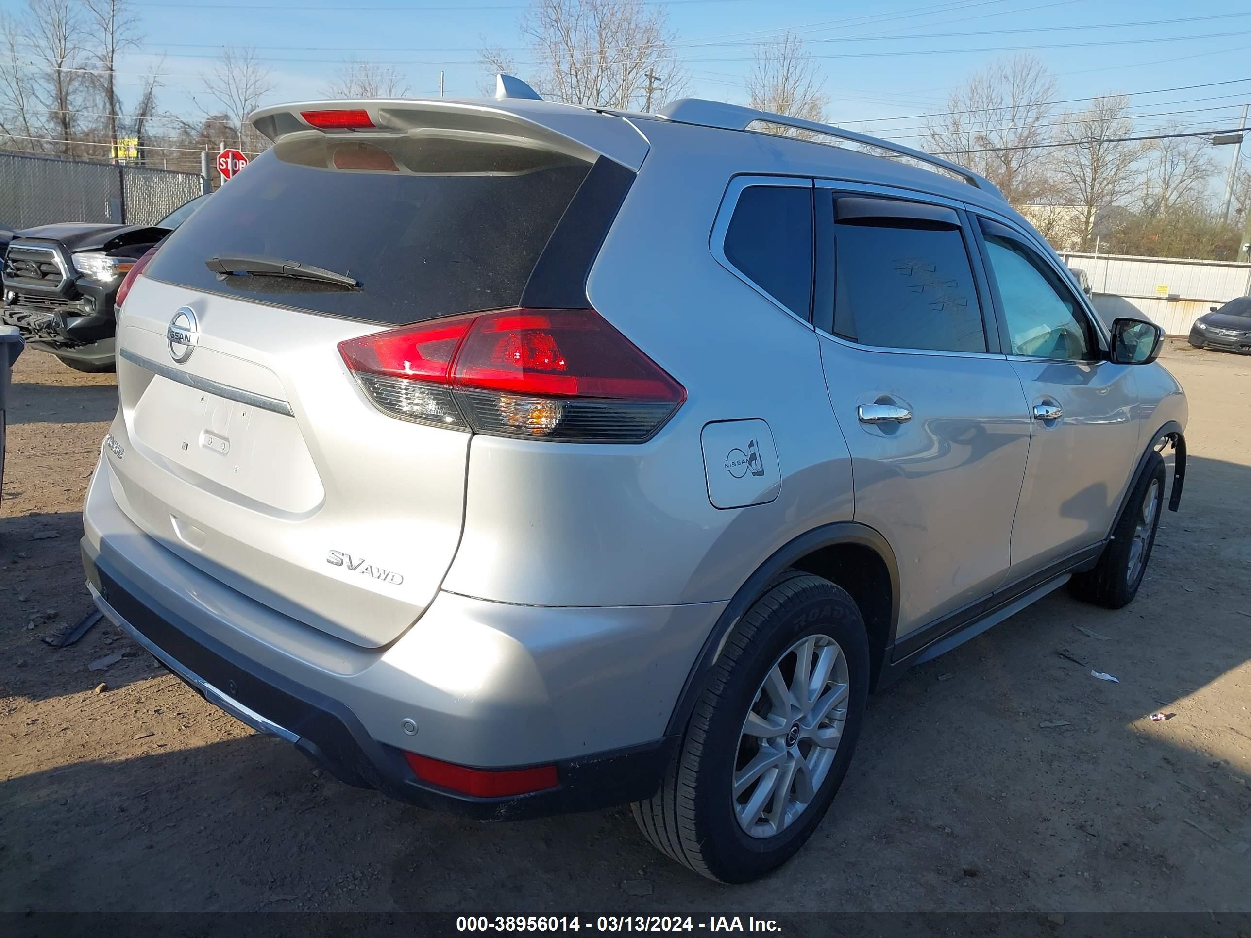 Photo 3 VIN: KNMAT2MV0KP504197 - NISSAN ROGUE 