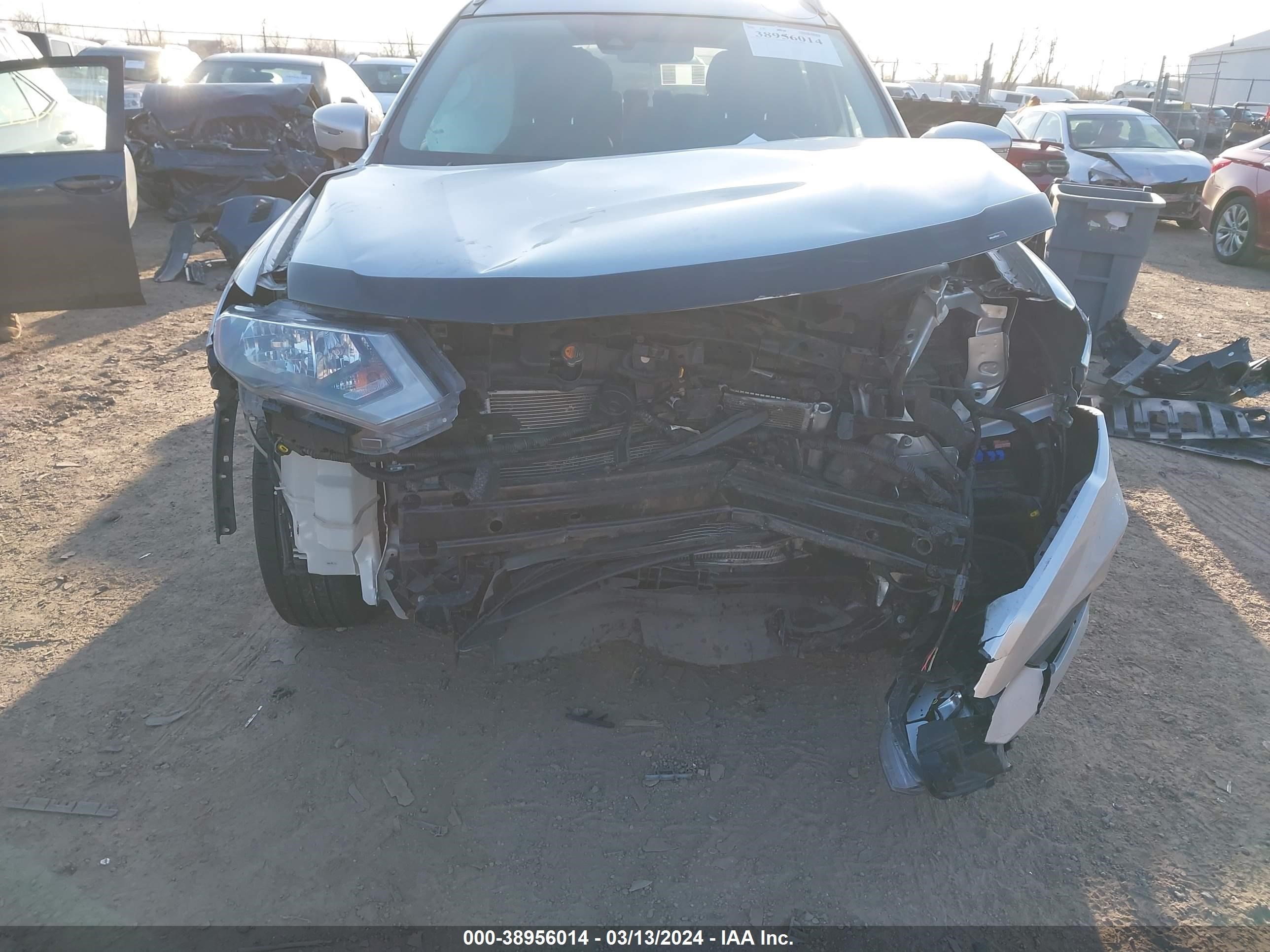 Photo 5 VIN: KNMAT2MV0KP504197 - NISSAN ROGUE 