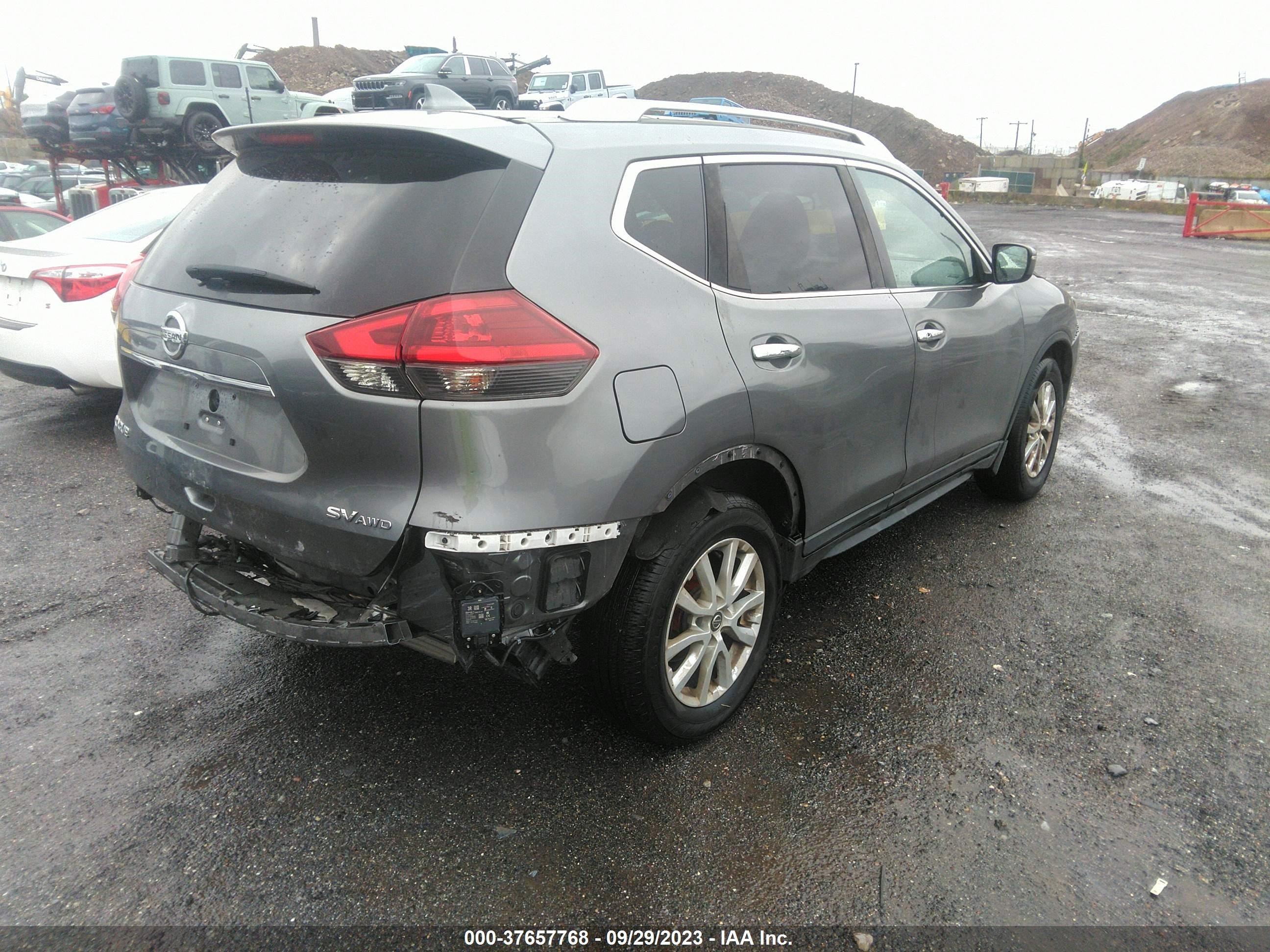 Photo 3 VIN: KNMAT2MV1JP606350 - NISSAN ROGUE 