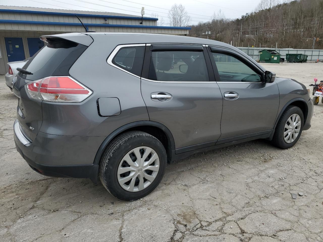 Photo 2 VIN: KNMAT2MV2FP557943 - NISSAN ROGUE 