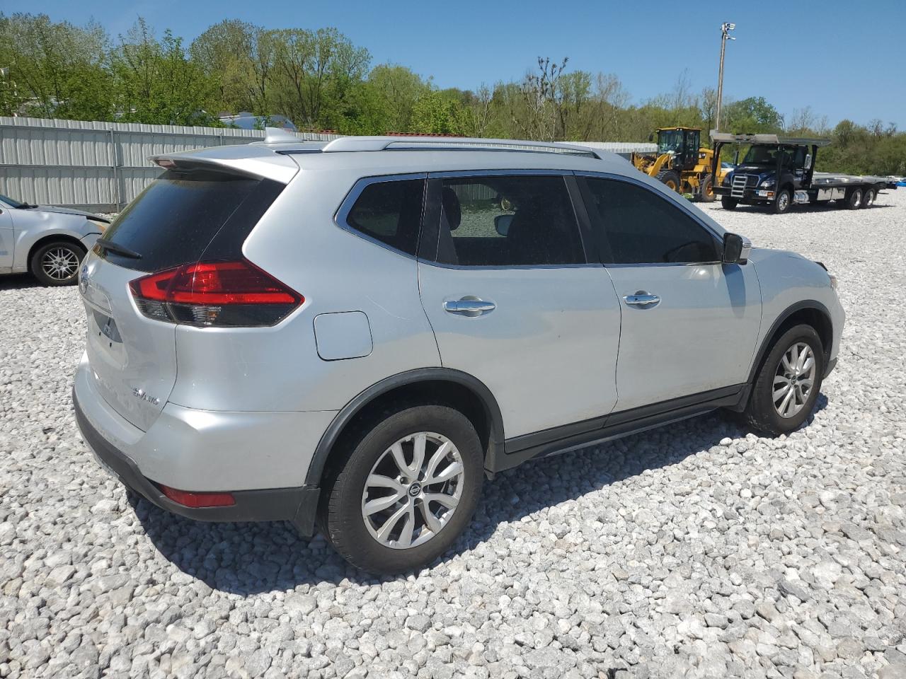 Photo 2 VIN: KNMAT2MV2HP605508 - NISSAN ROGUE 