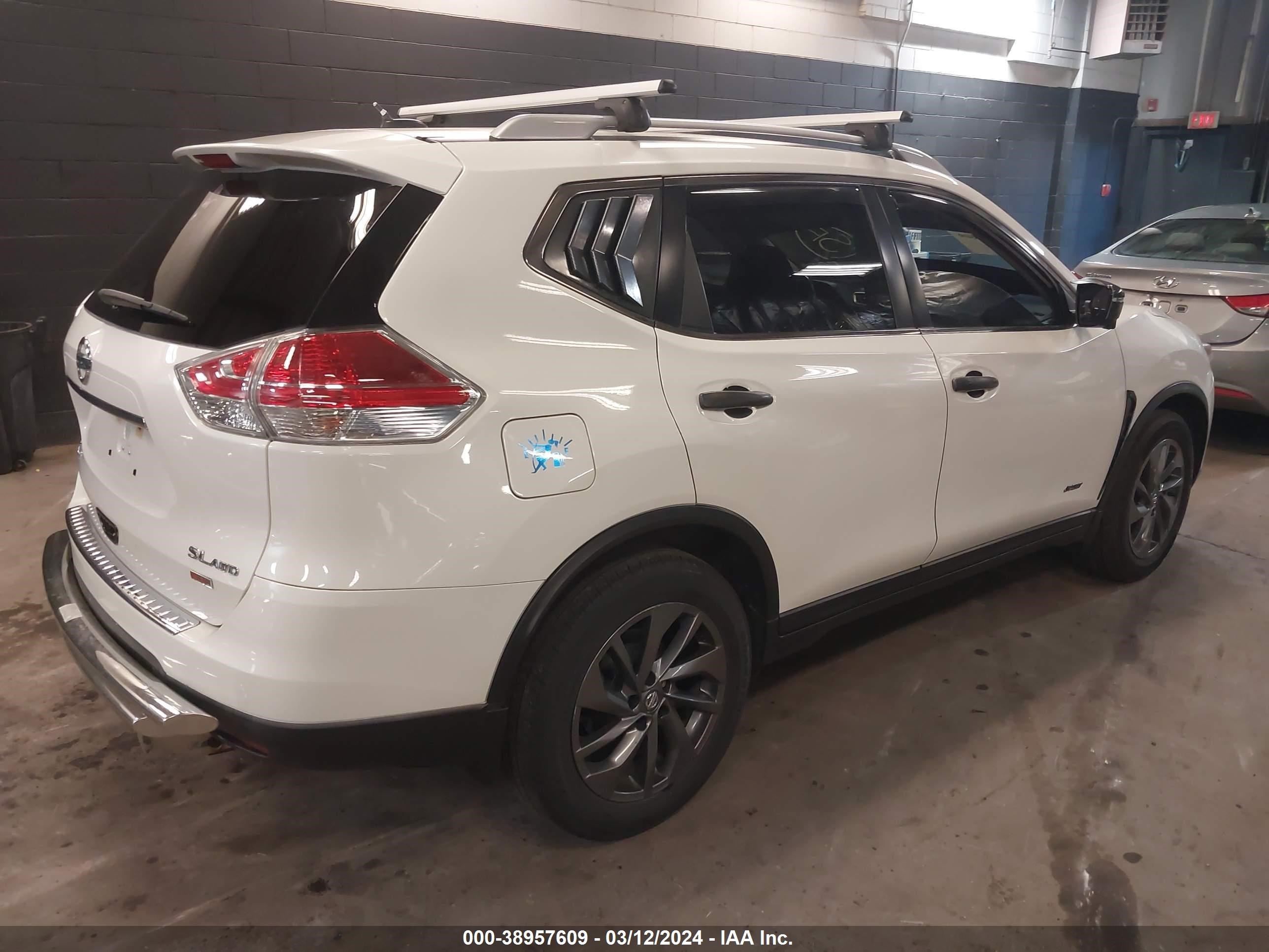 Photo 3 VIN: KNMAT2MV3GP684234 - NISSAN ROGUE 