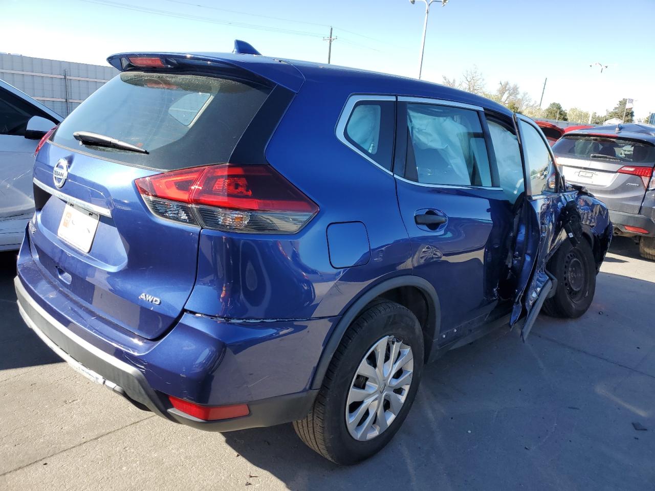 Photo 2 VIN: KNMAT2MV3JP517167 - NISSAN ROGUE 