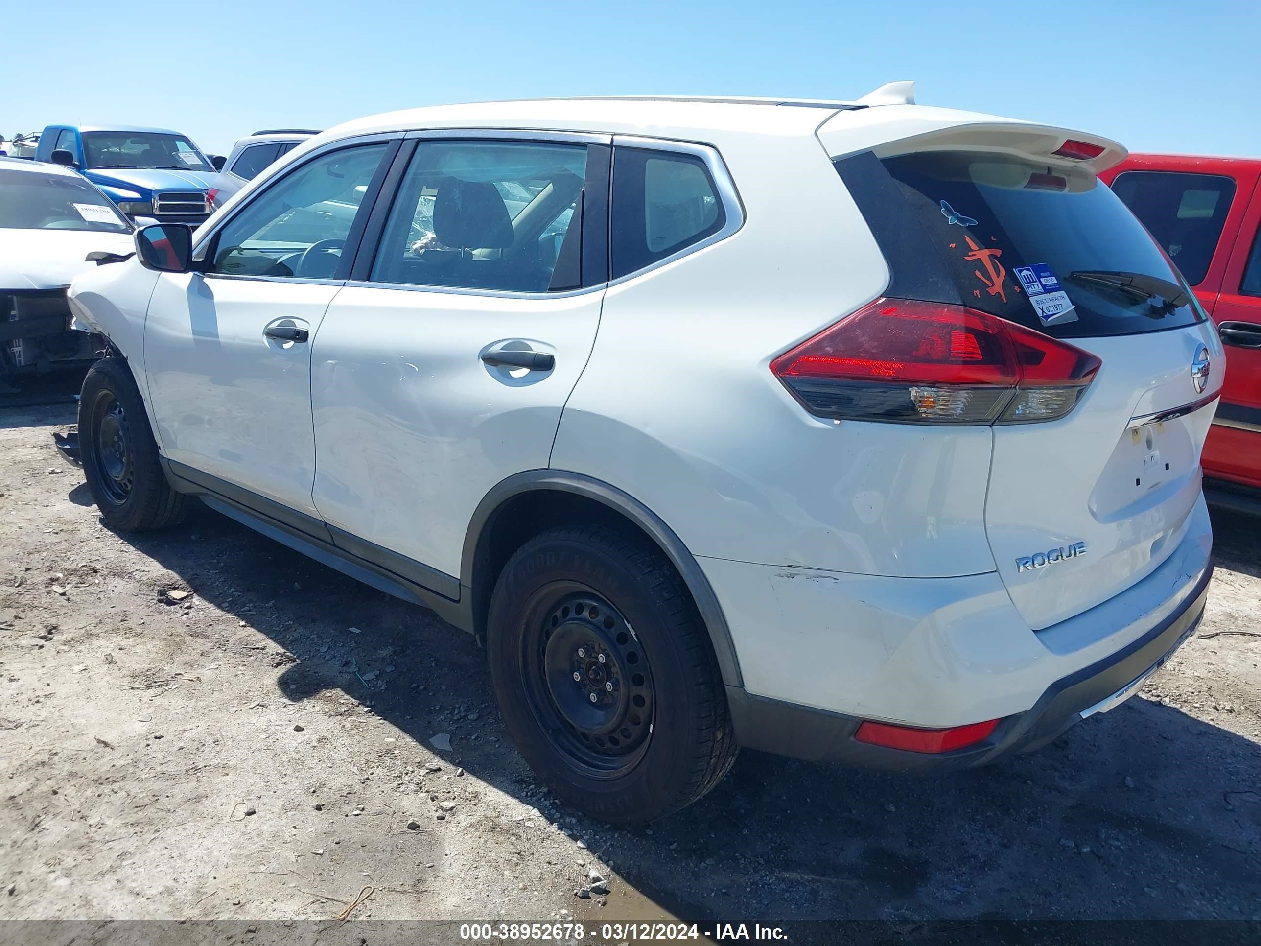 Photo 2 VIN: KNMAT2MV3JP525012 - NISSAN ROGUE 