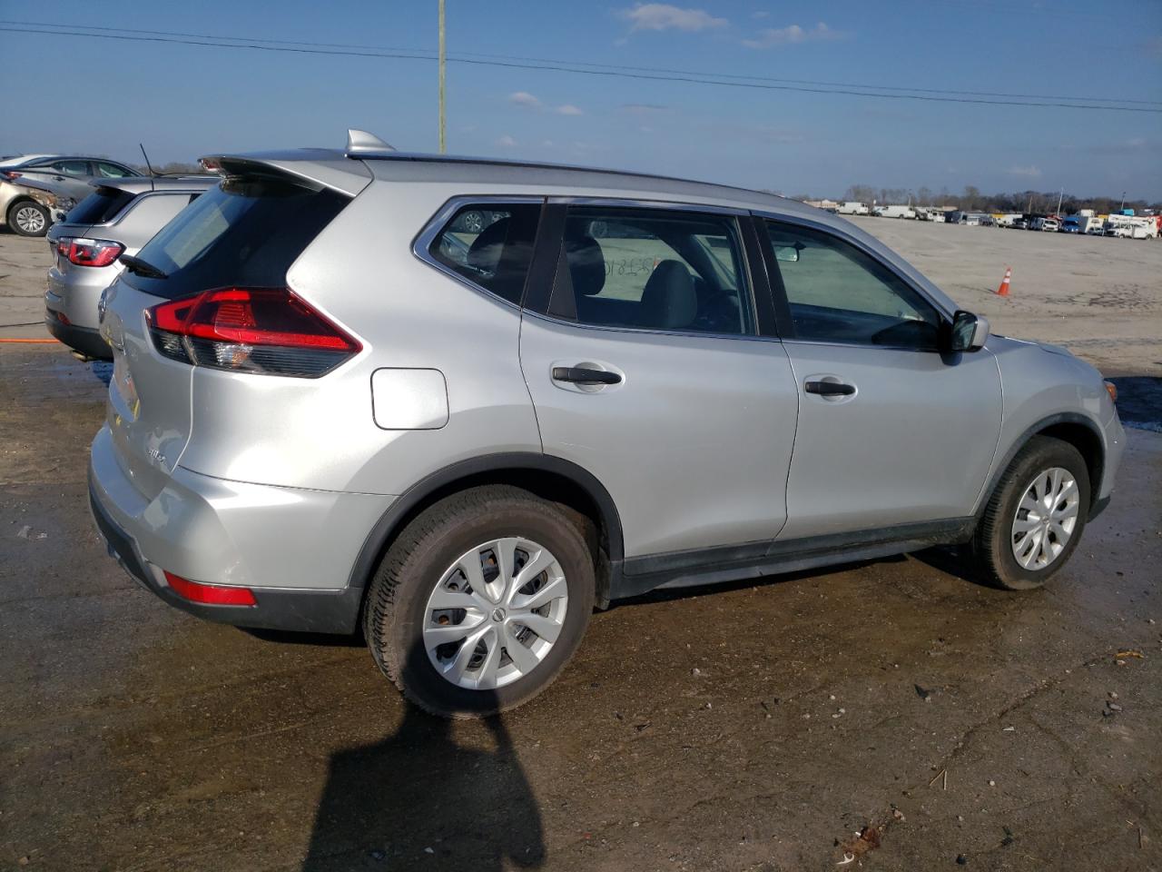 Photo 2 VIN: KNMAT2MV3JP532736 - NISSAN ROGUE 