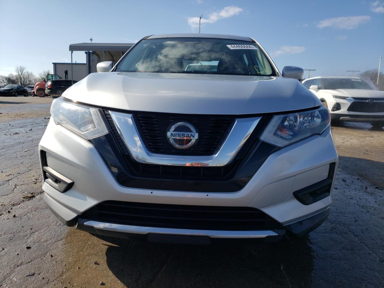 Photo 4 VIN: KNMAT2MV3JP532736 - NISSAN ROGUE 