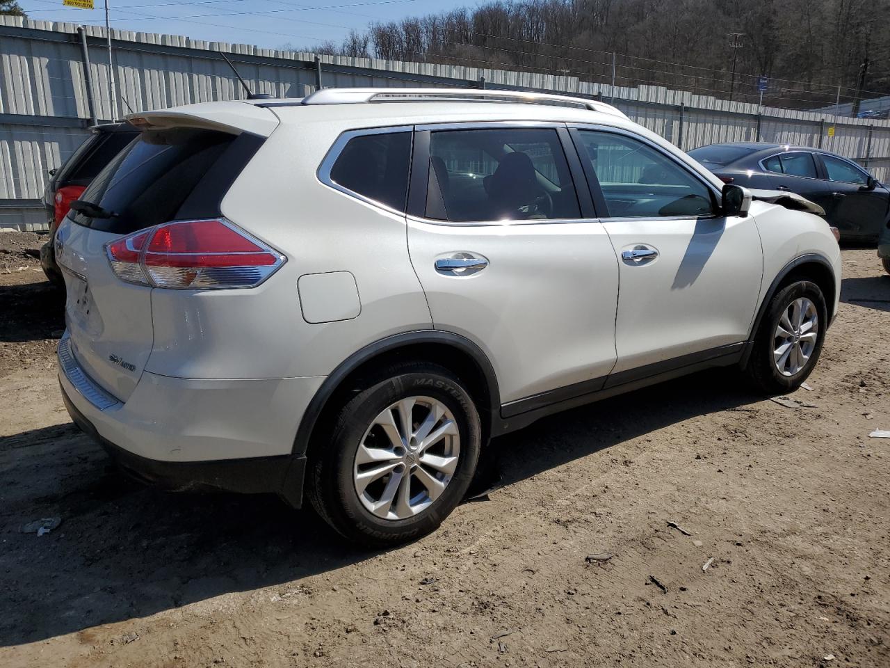 Photo 2 VIN: KNMAT2MV4GP657060 - NISSAN ROGUE 