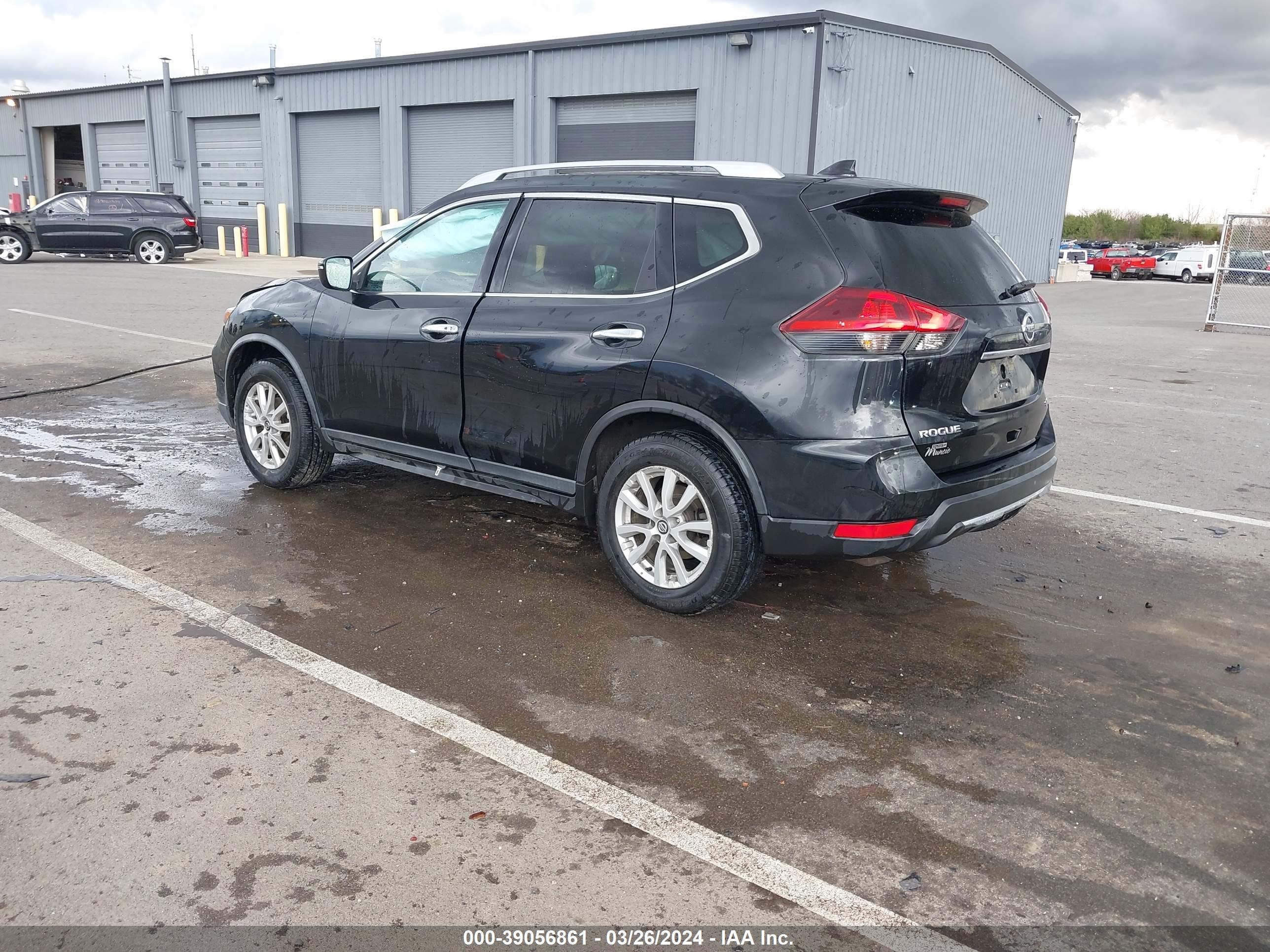 Photo 2 VIN: KNMAT2MV5JP501052 - NISSAN ROGUE 