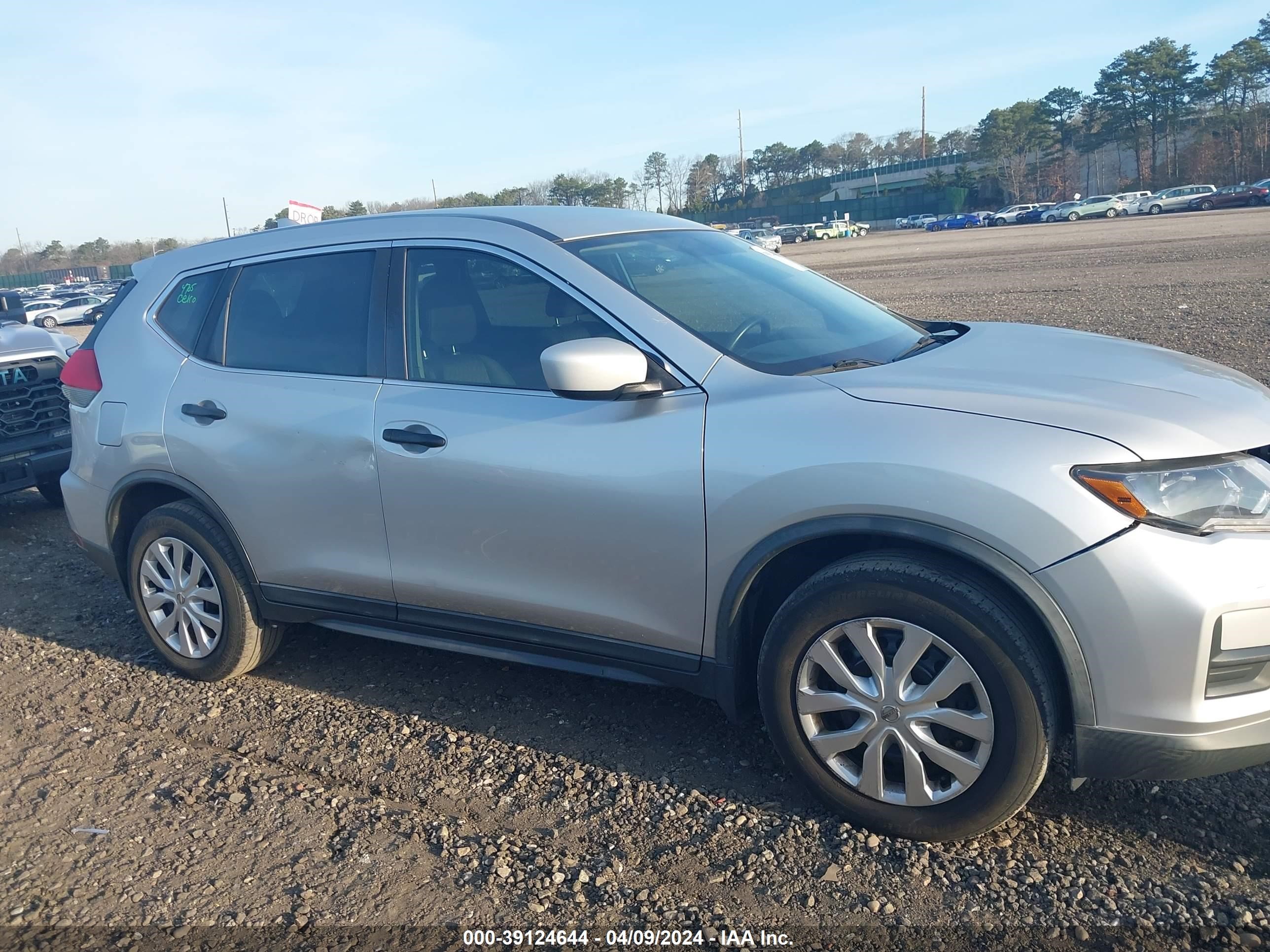 Photo 12 VIN: KNMAT2MV6JP553080 - NISSAN ROGUE 