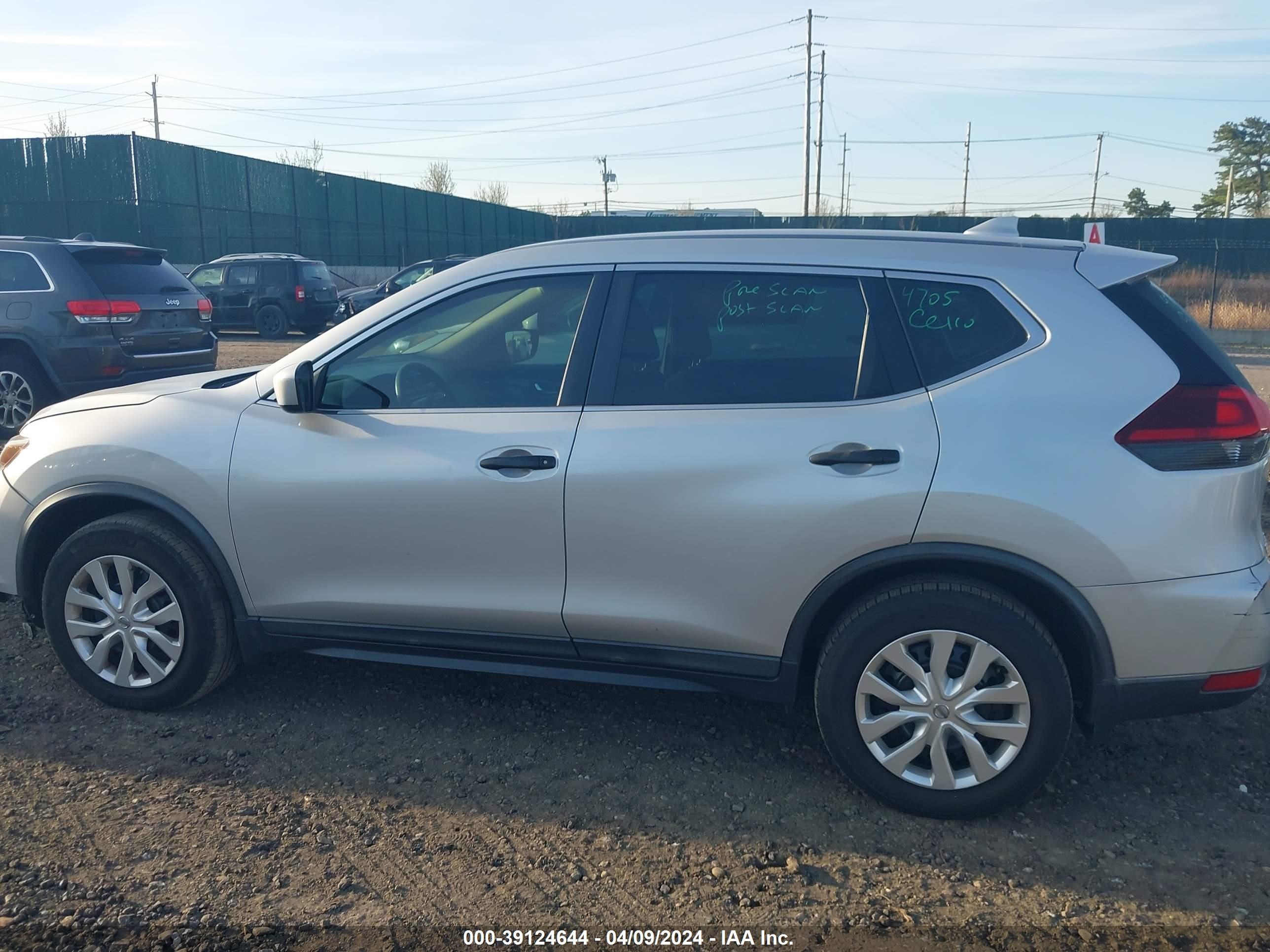 Photo 13 VIN: KNMAT2MV6JP553080 - NISSAN ROGUE 