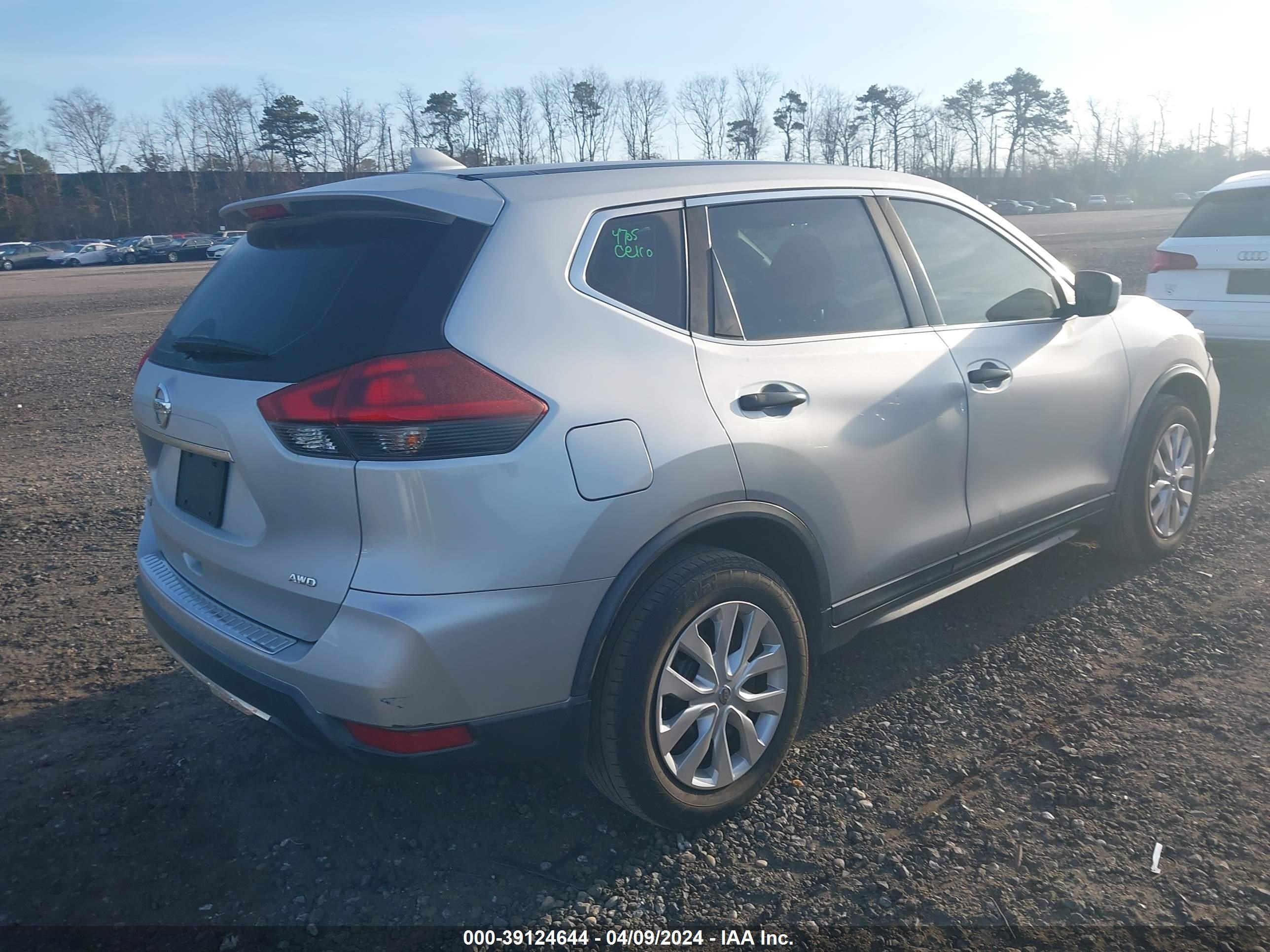 Photo 3 VIN: KNMAT2MV6JP553080 - NISSAN ROGUE 