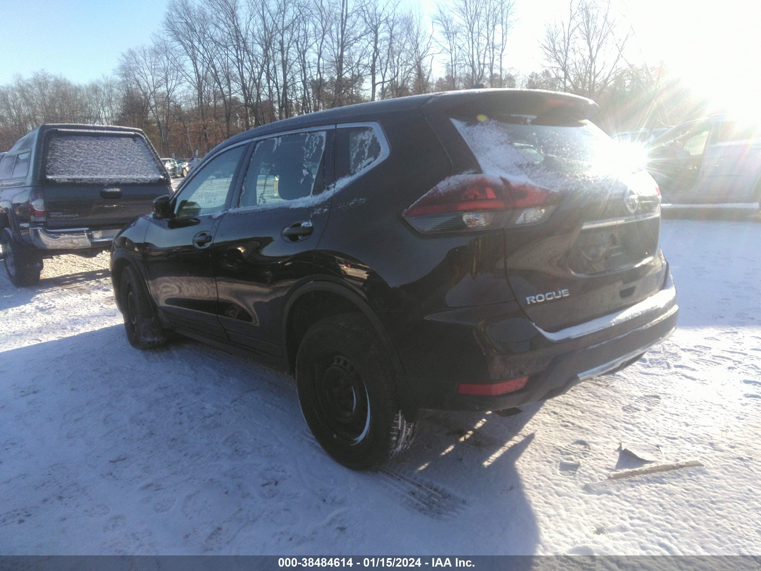 Photo 2 VIN: KNMAT2MV6JP553130 - NISSAN ROGUE 