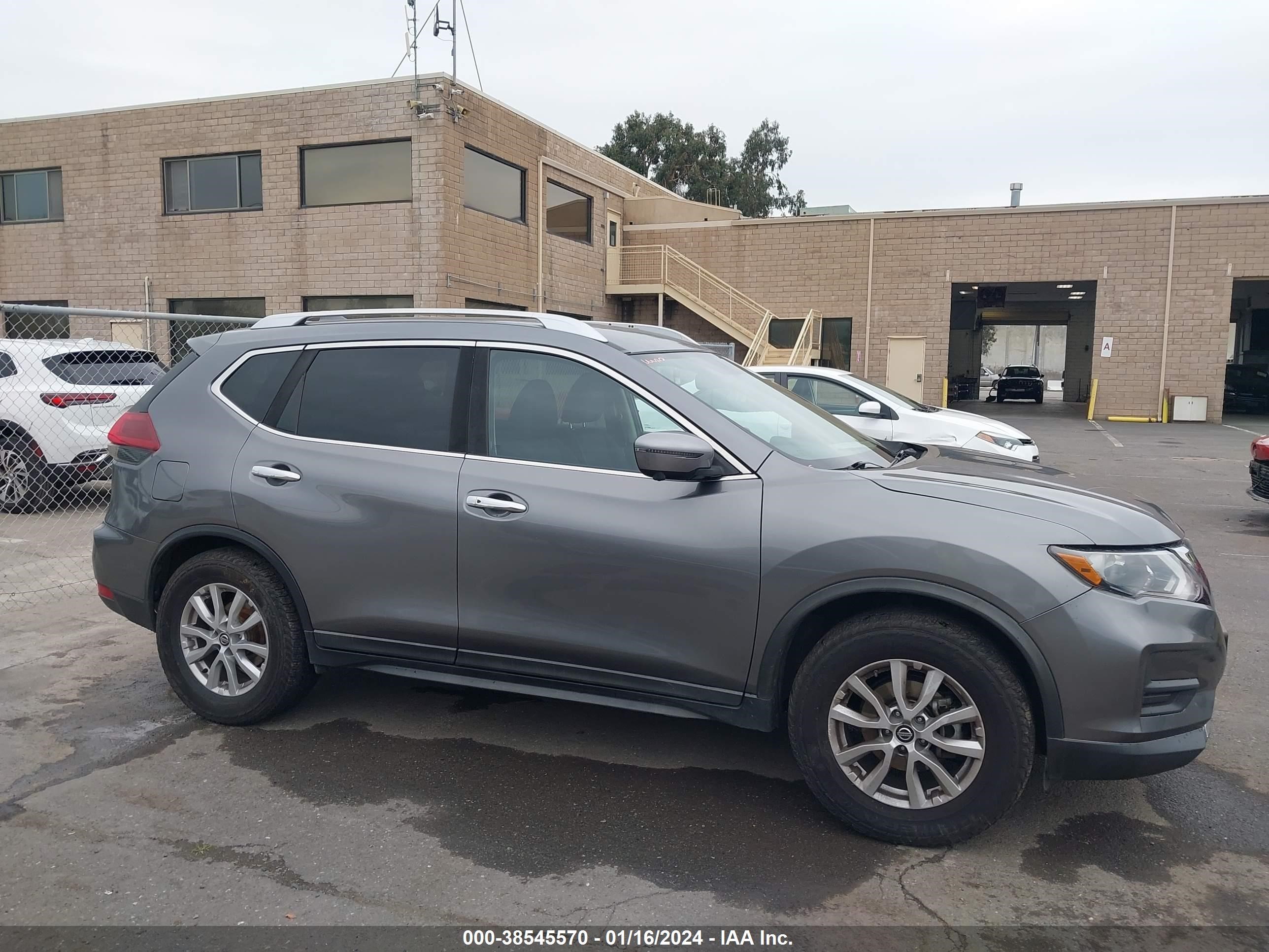 Photo 12 VIN: KNMAT2MV6JP569098 - NISSAN ROGUE 